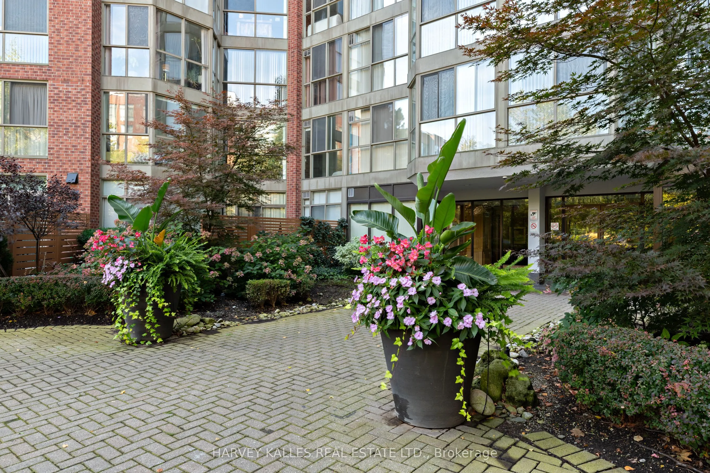 22 Southport Street, #1040