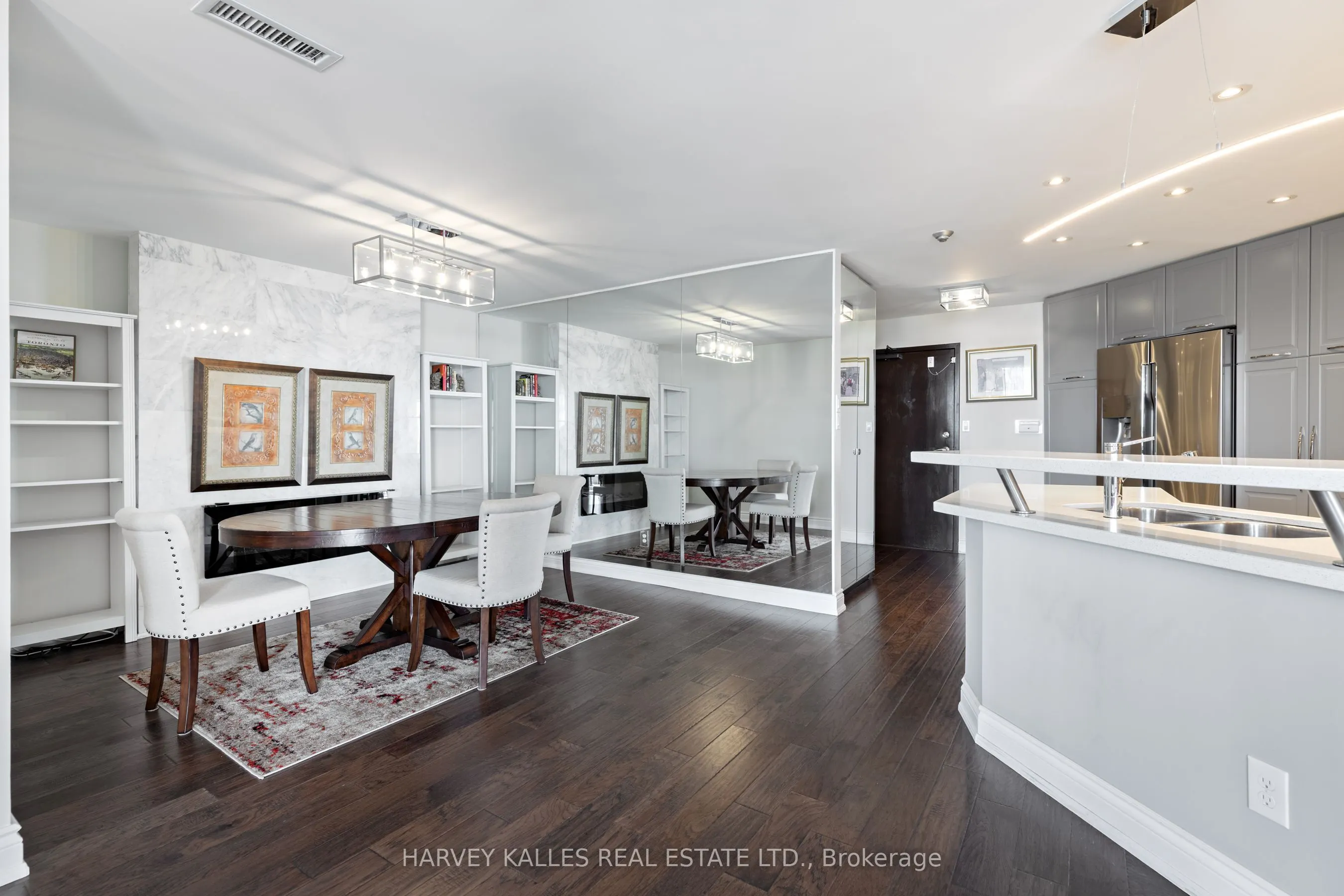 22 Southport Street, #1040