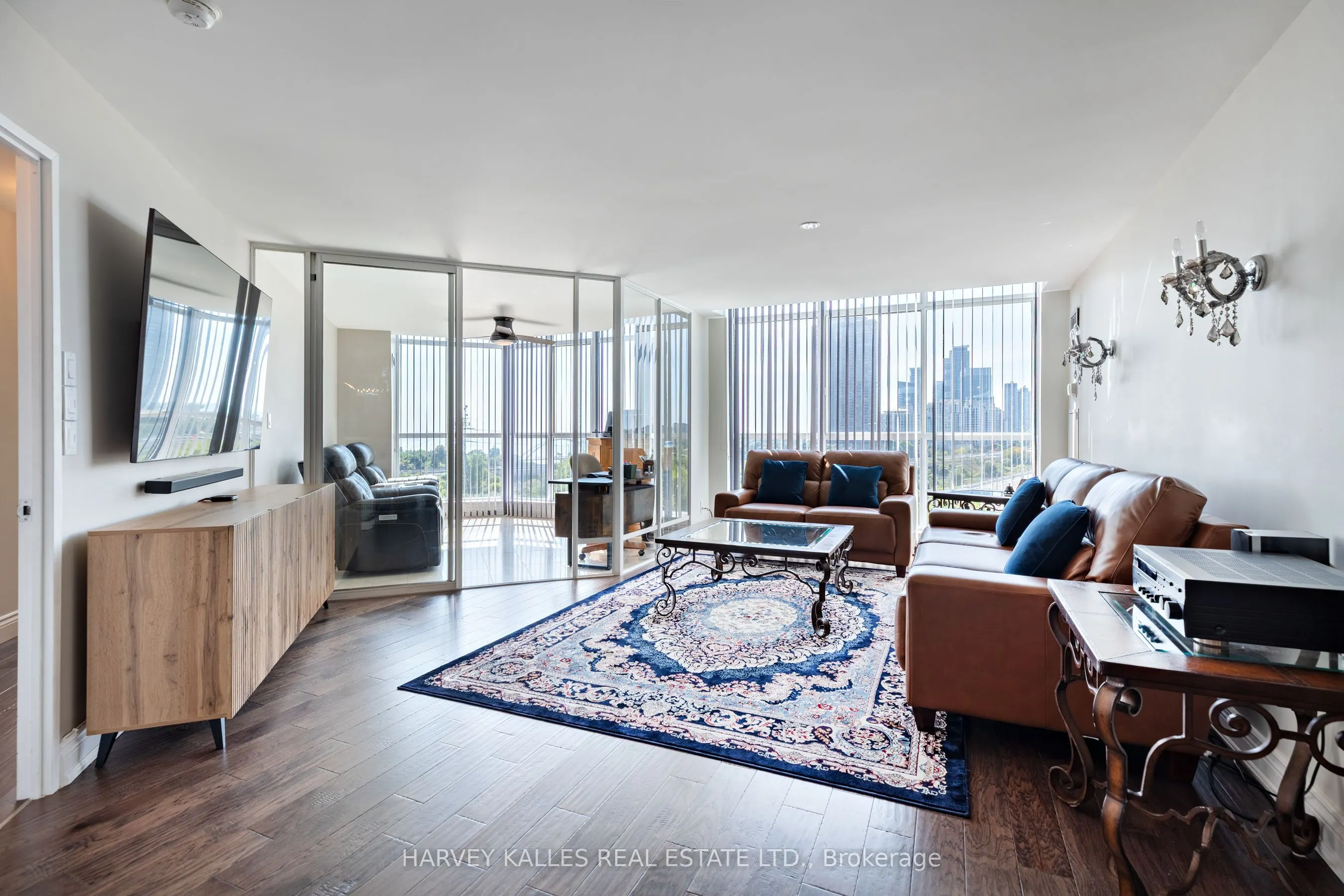 22 Southport Street, #1040