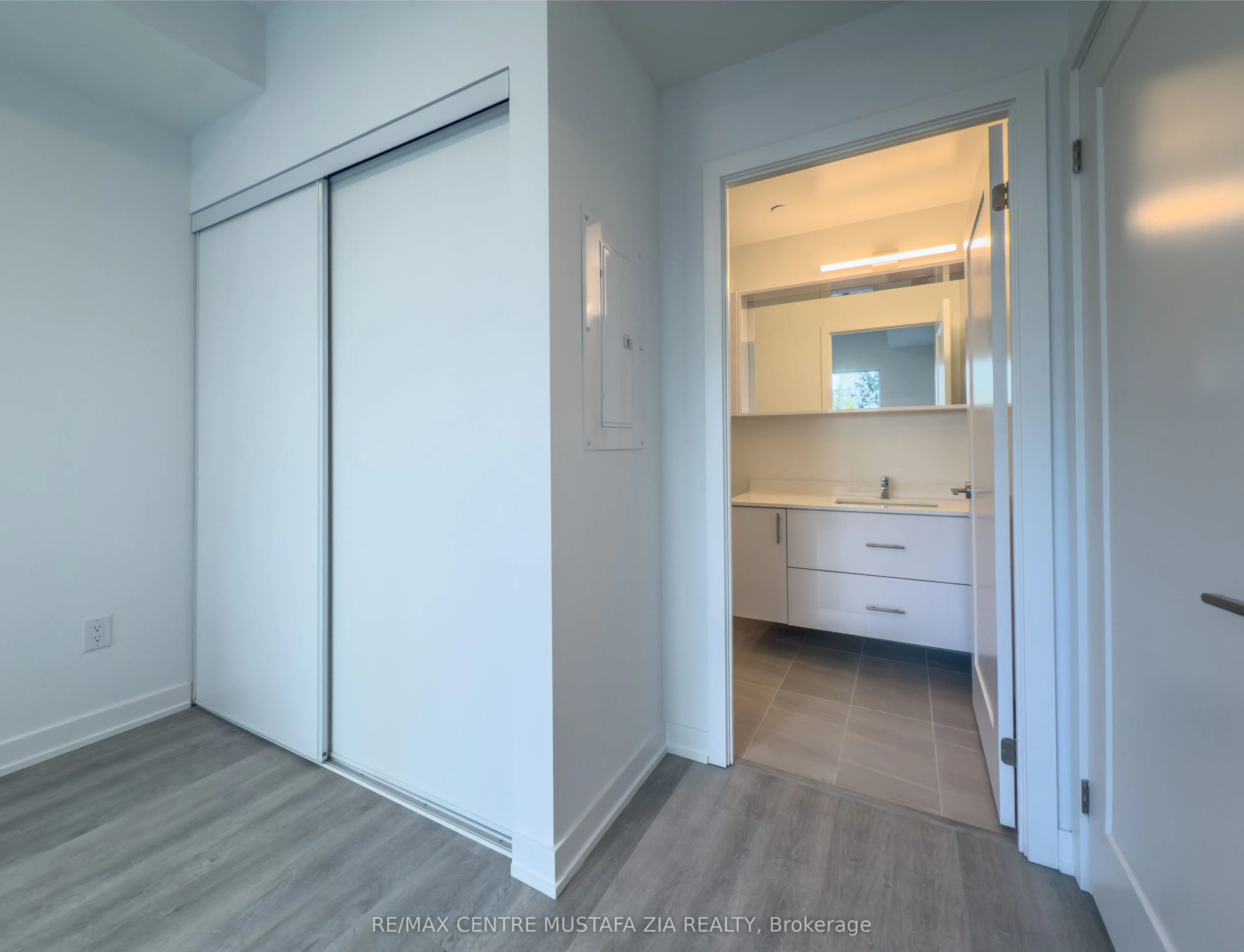 5105 Hurontario Street, #103