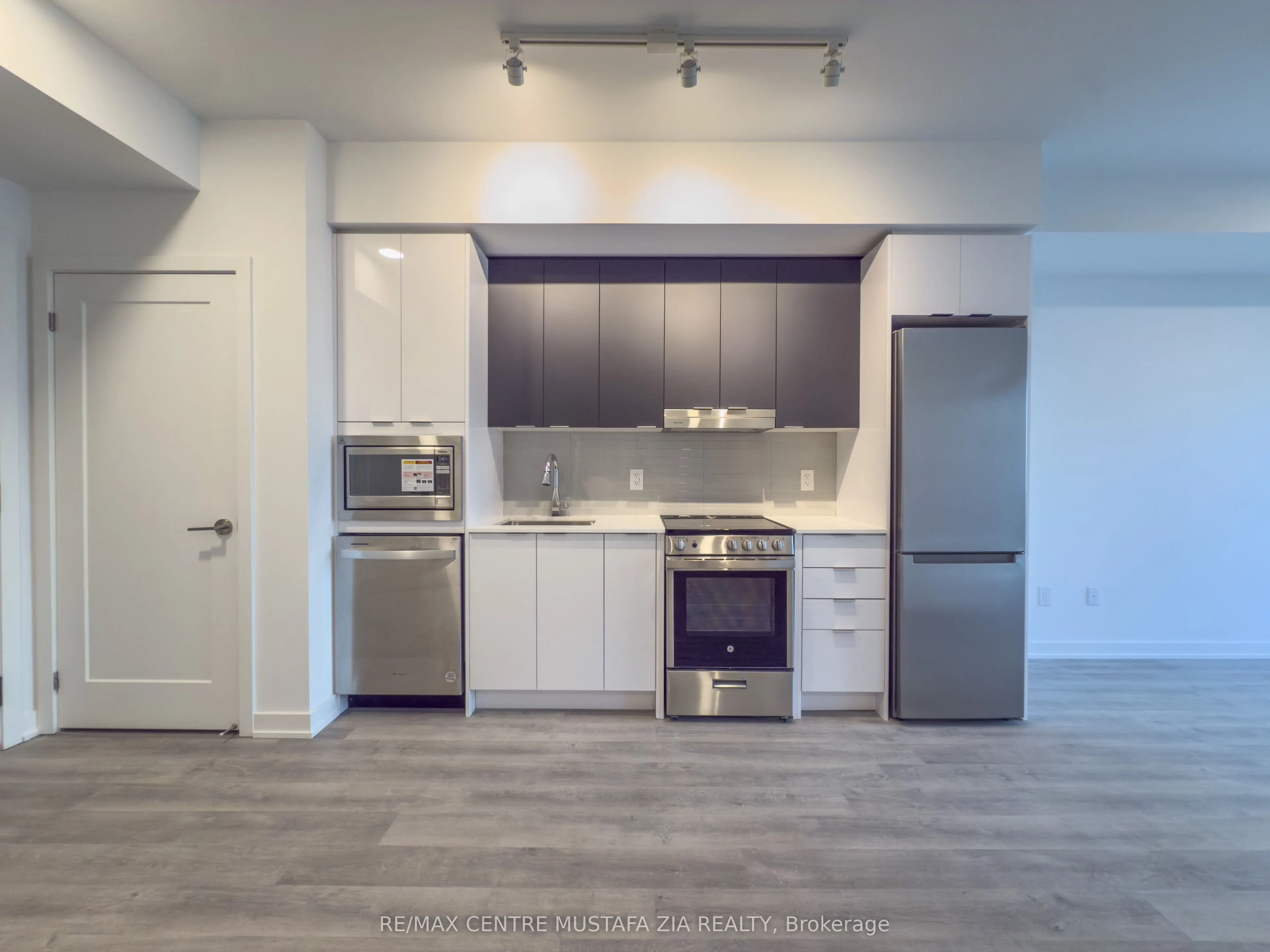 5105 Hurontario Street, #103