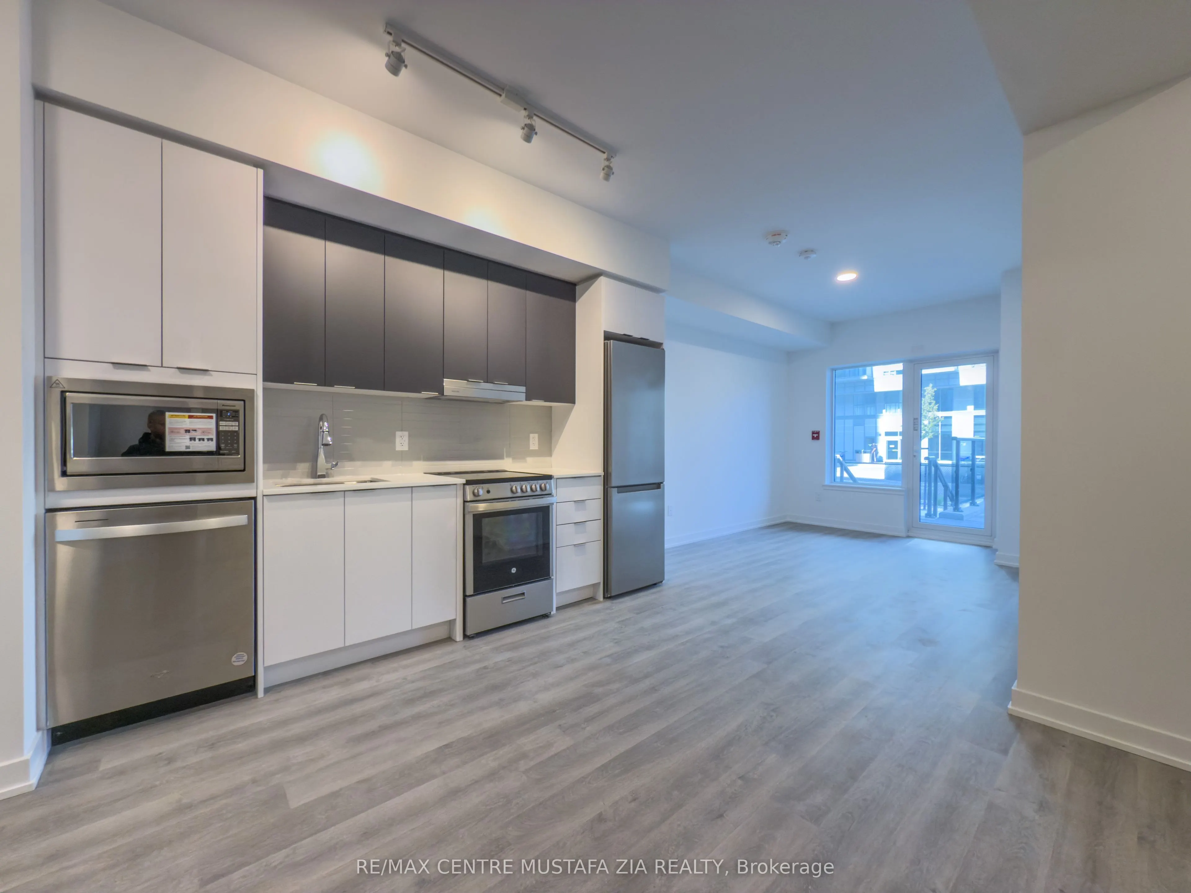 5105 Hurontario Street, #103