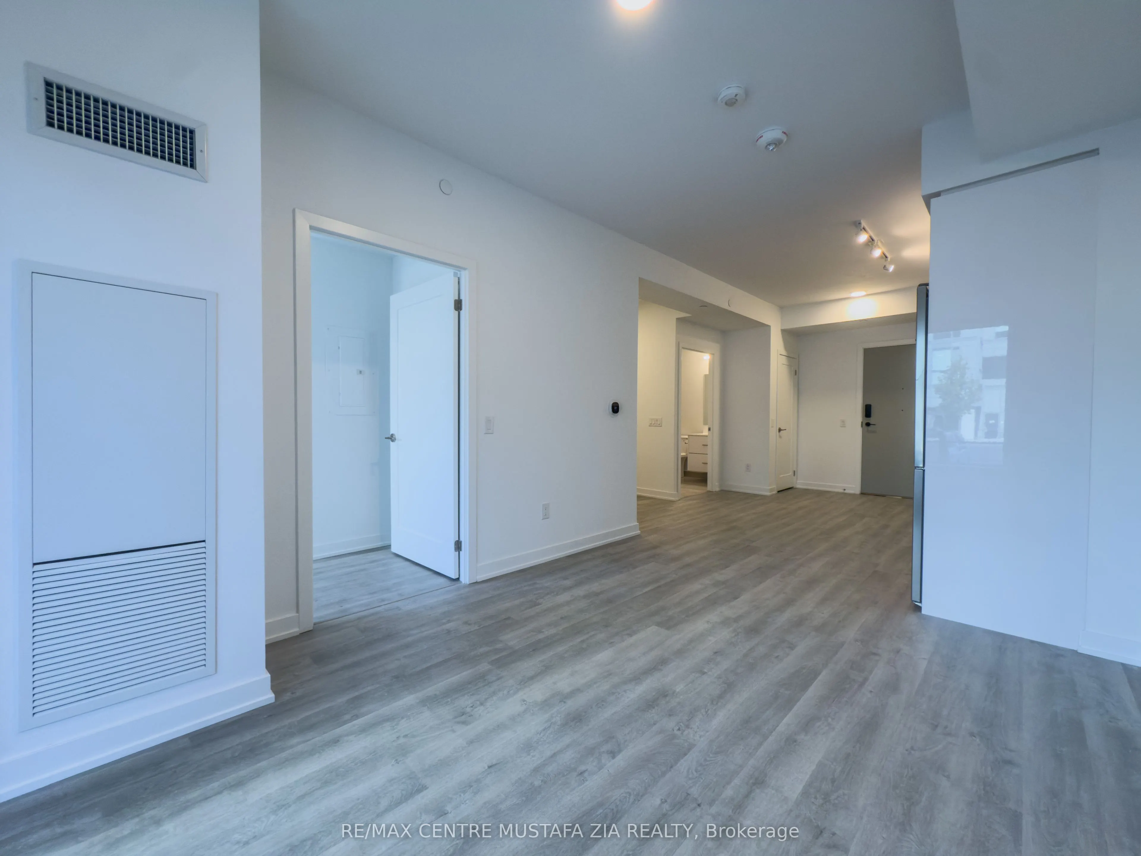 5105 Hurontario Street, #103