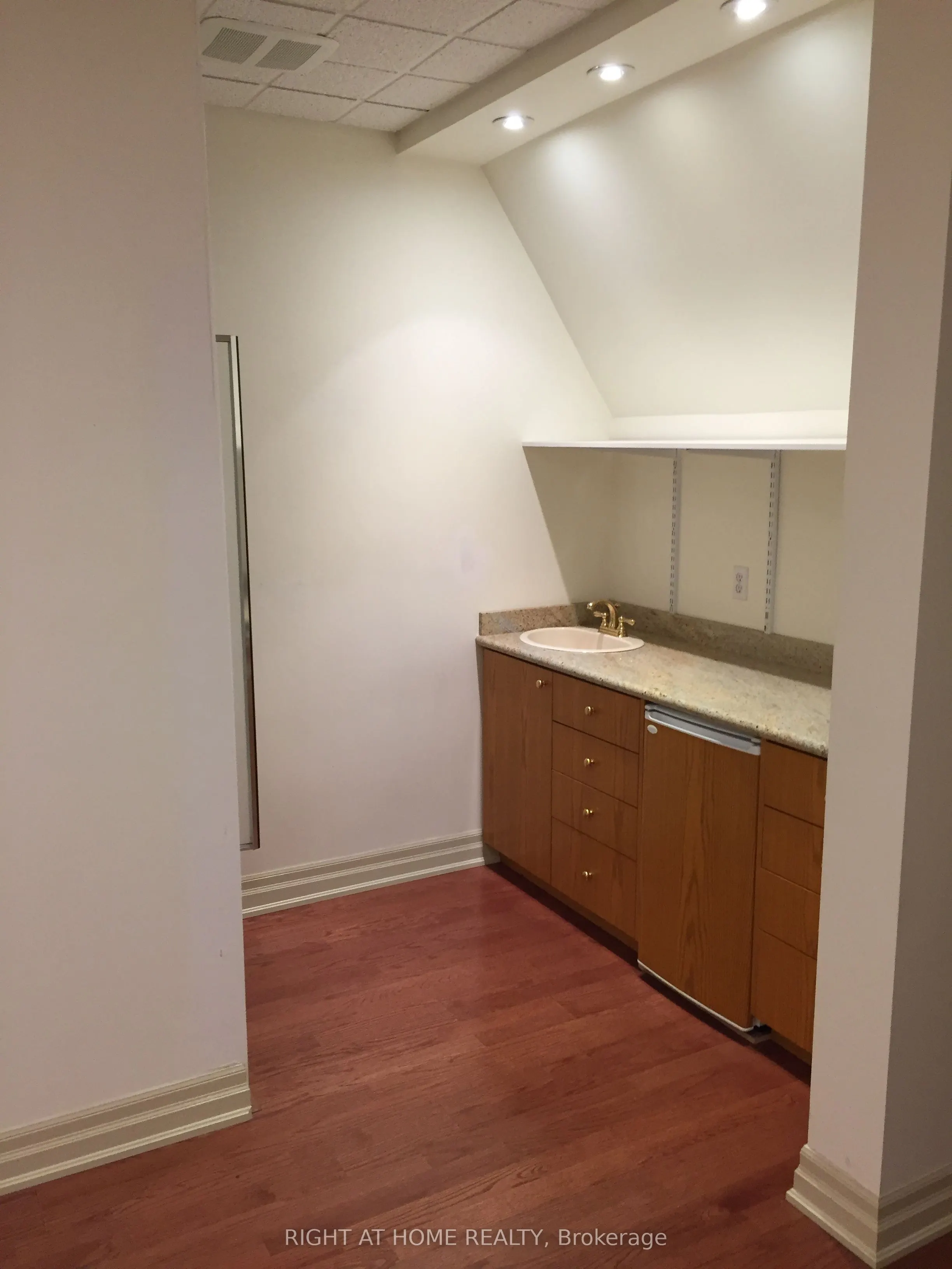 334 Lakeshore Road E, #202