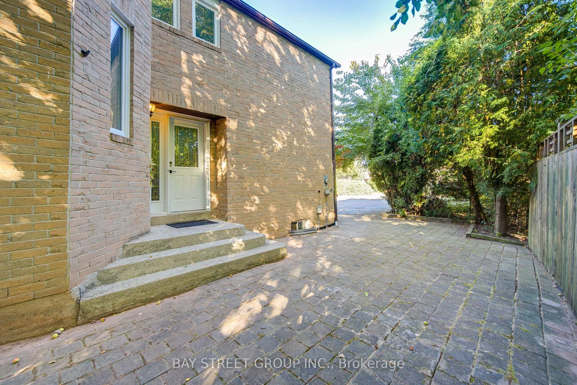1307 Barberry Green