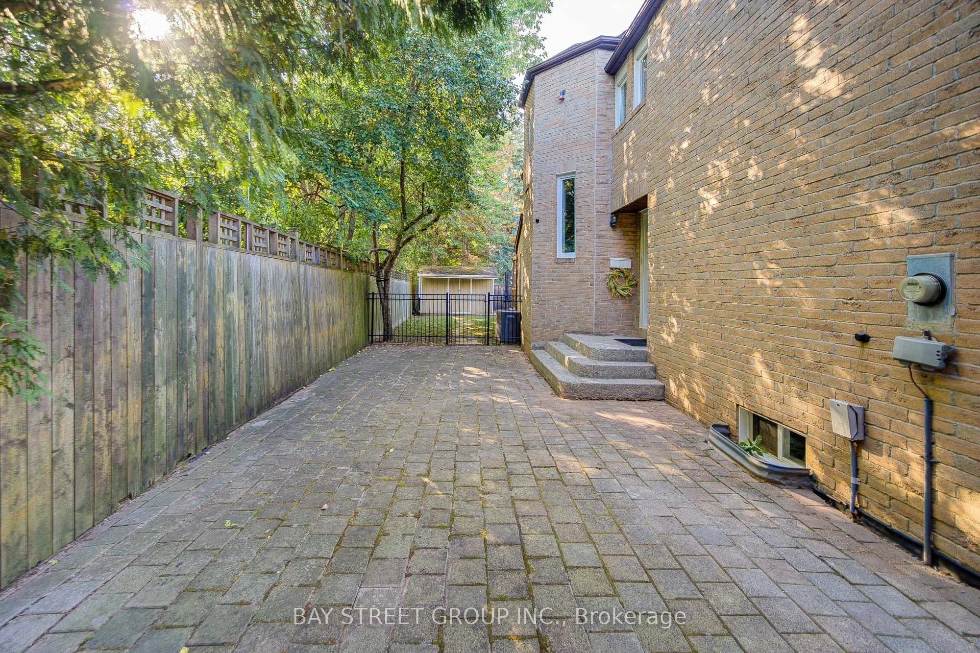 1307 Barberry Green