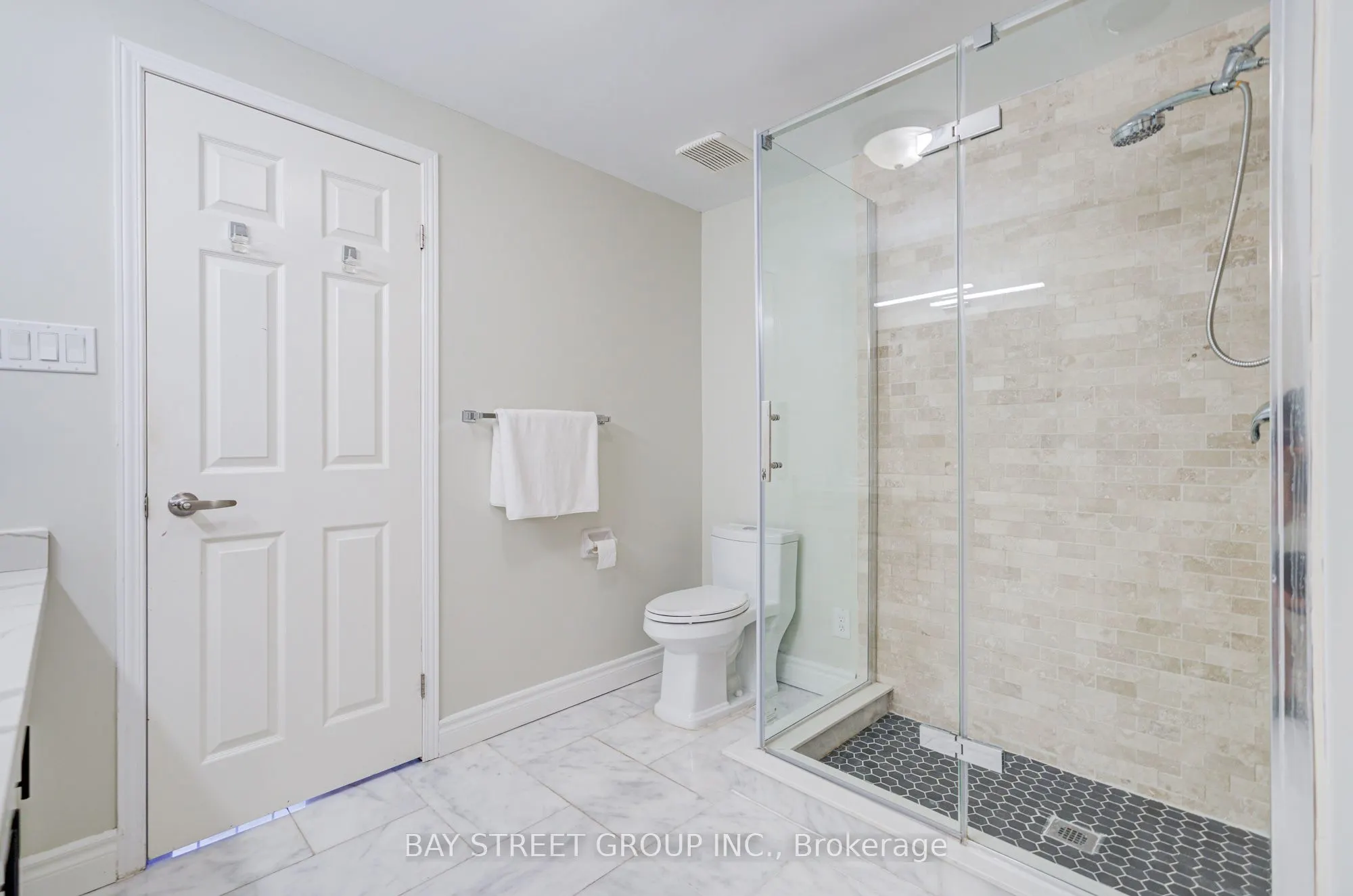1307 Barberry Green