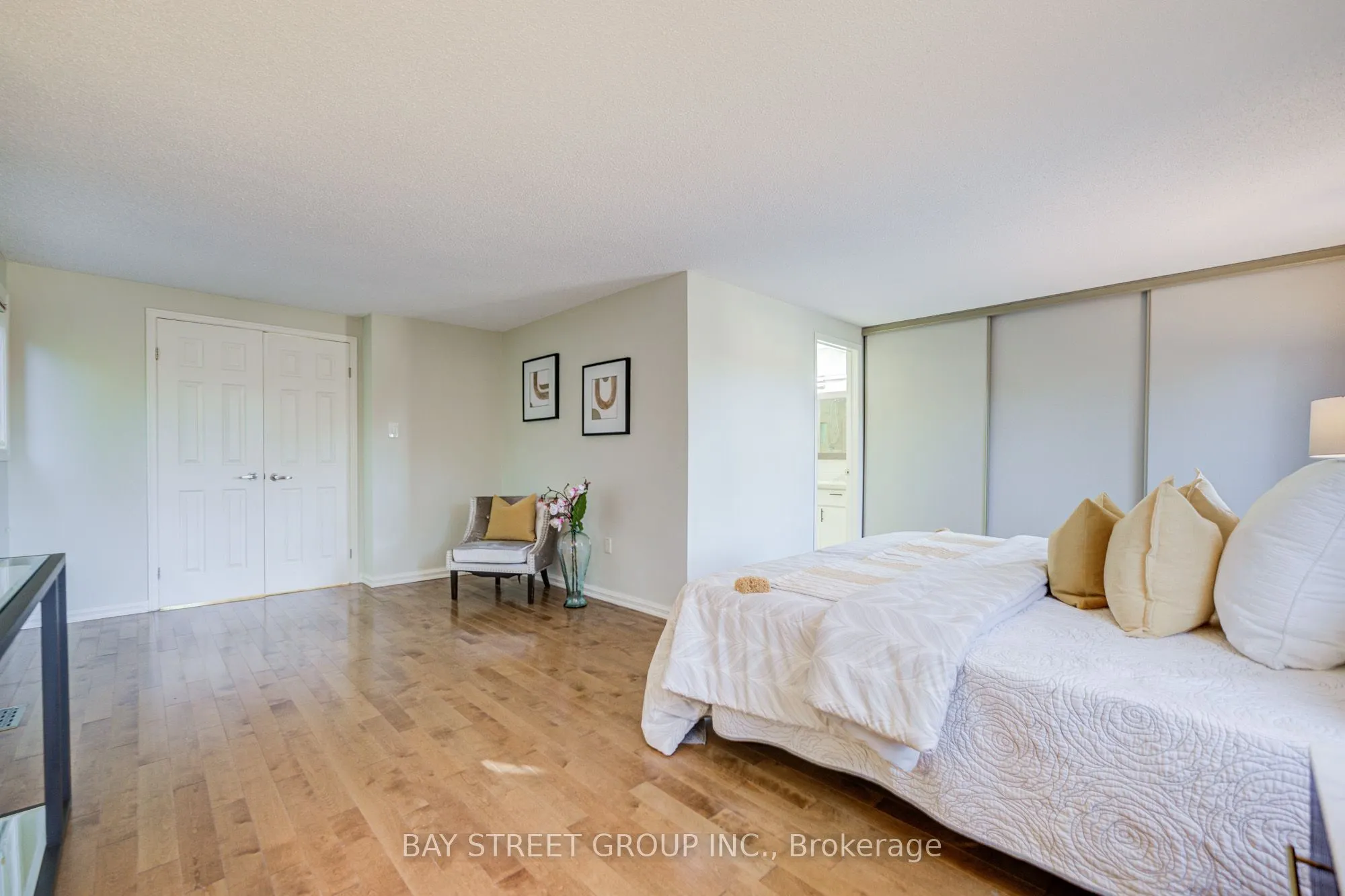 1307 Barberry Green