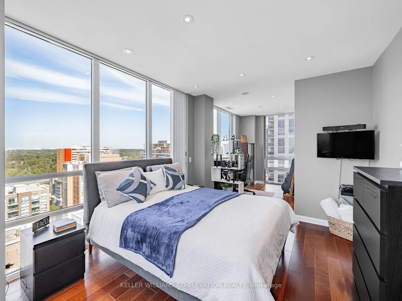 1 Michael Power Place, #PH9