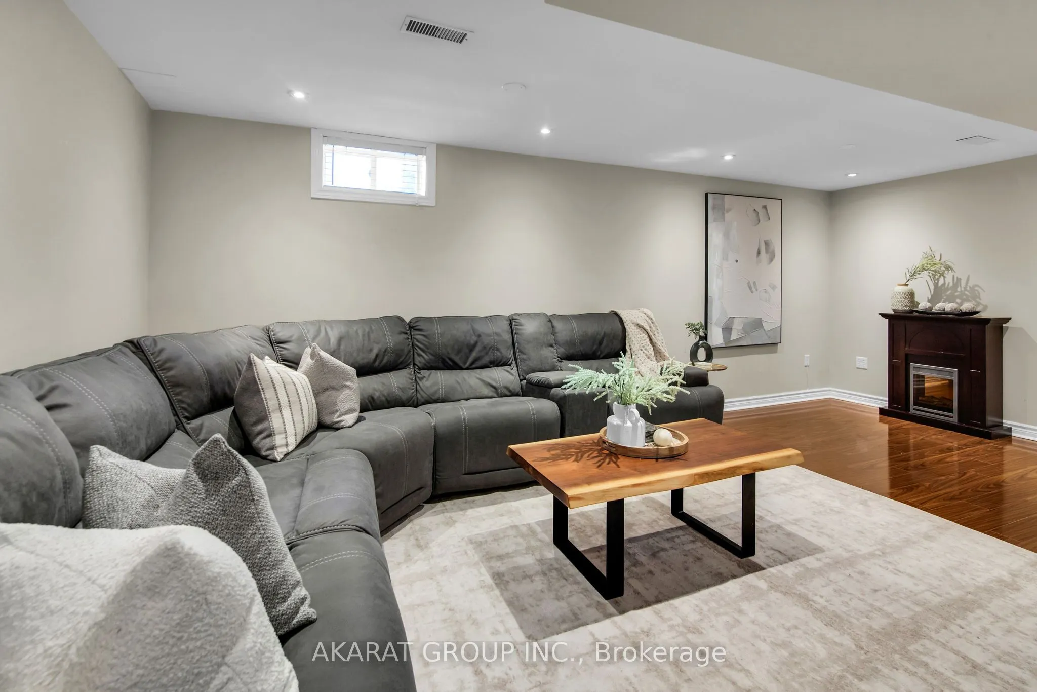 2113 Dalecroft Crescent