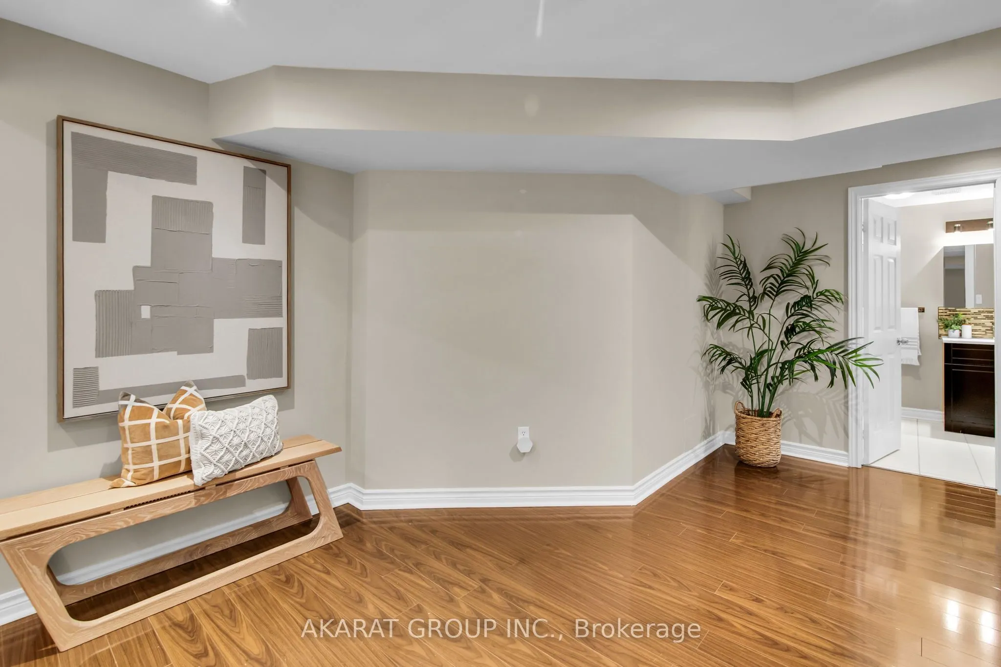 2113 Dalecroft Crescent