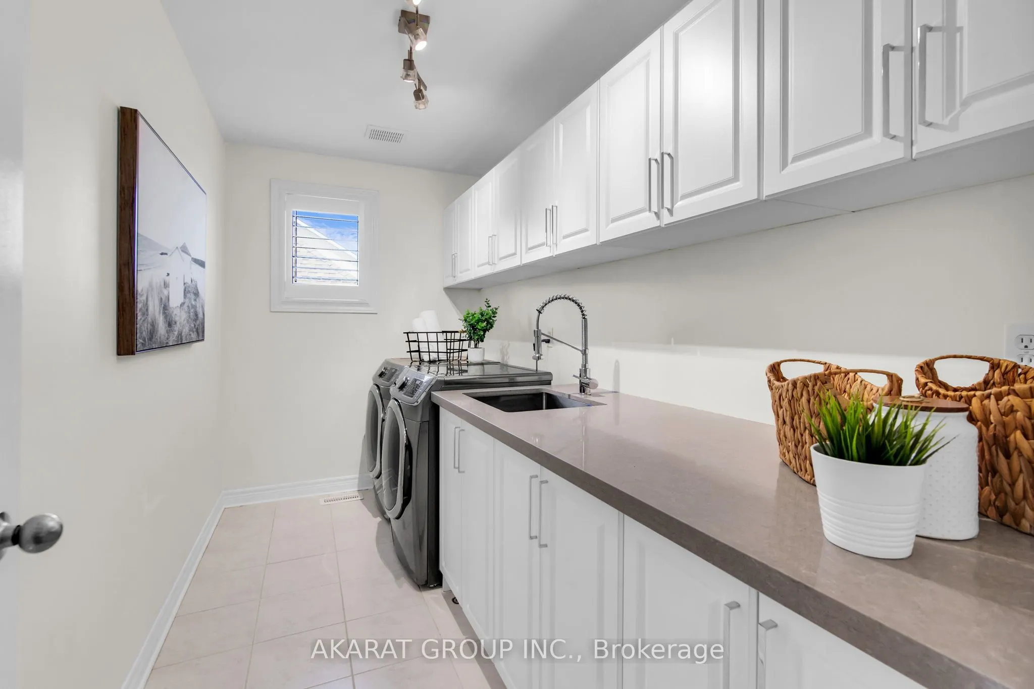 2113 Dalecroft Crescent