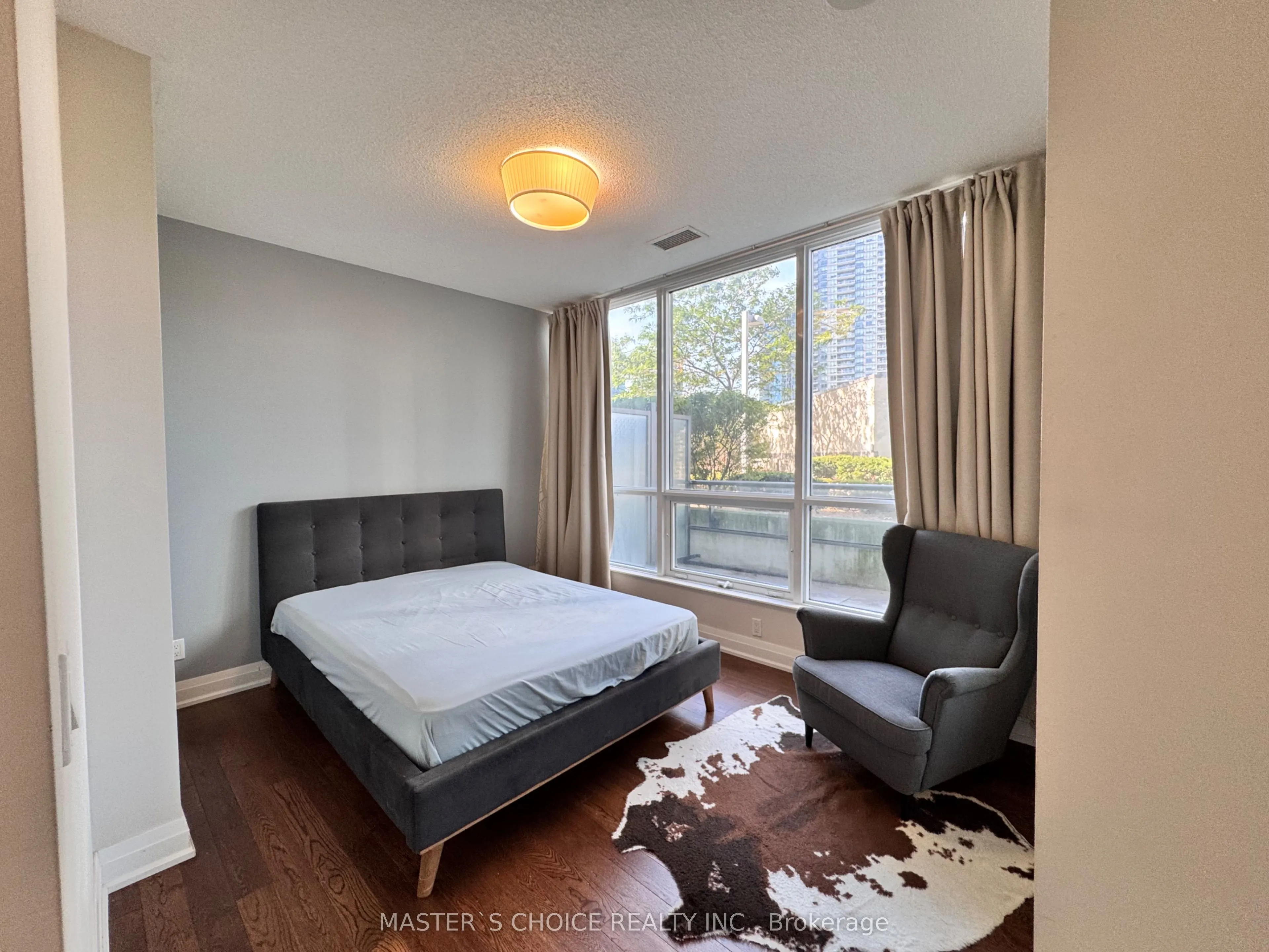 2230 Lake Shore Boulevard W, #210