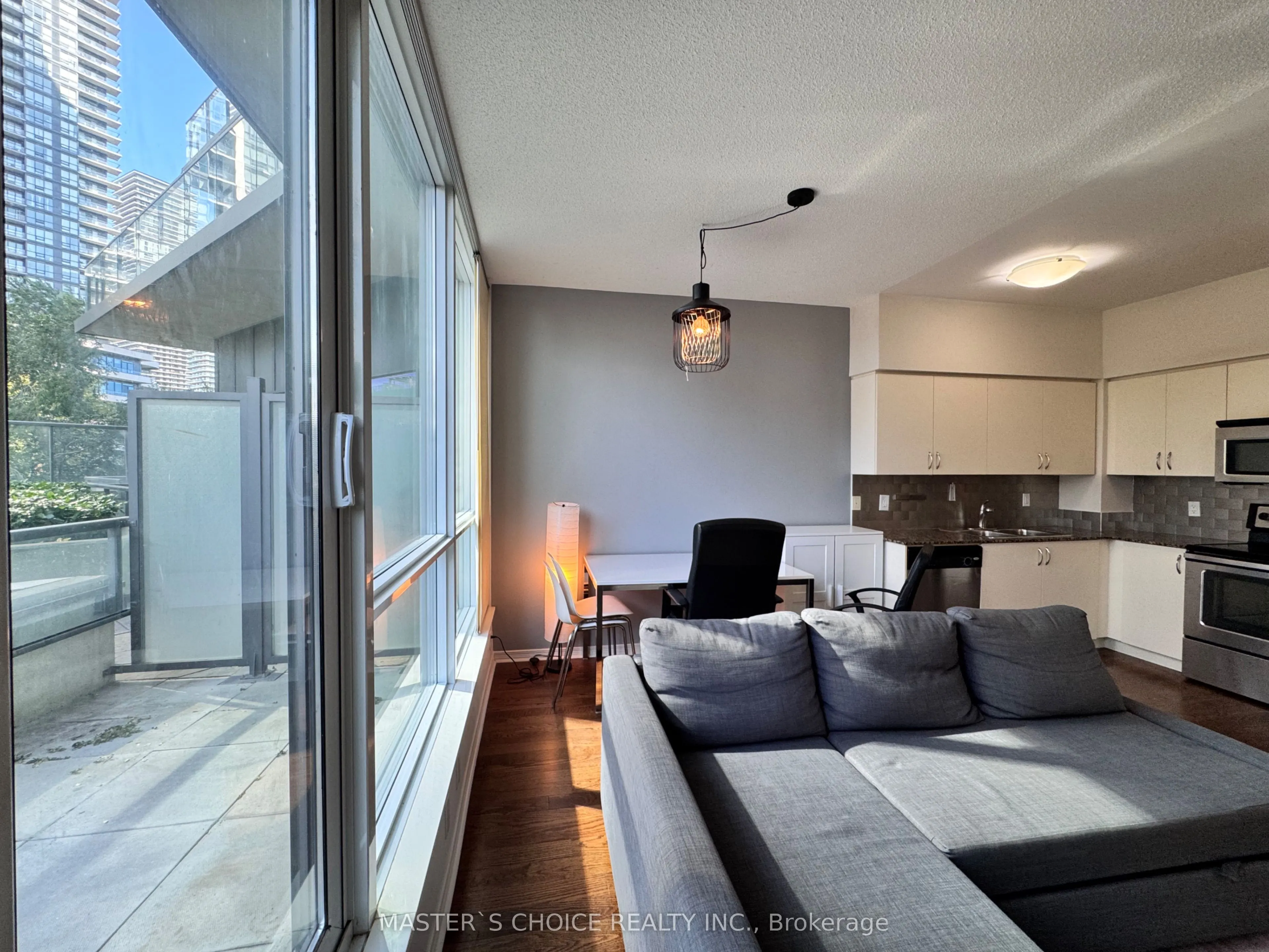 2230 Lake Shore Boulevard W, #210