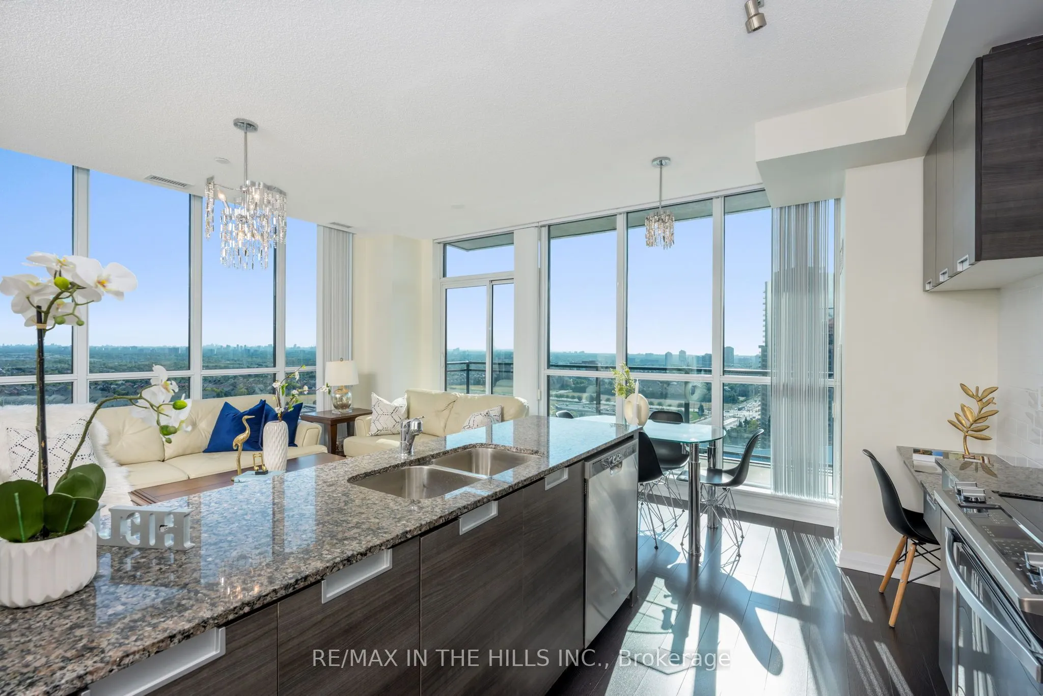 55 Eglinton Avenue W, #2007