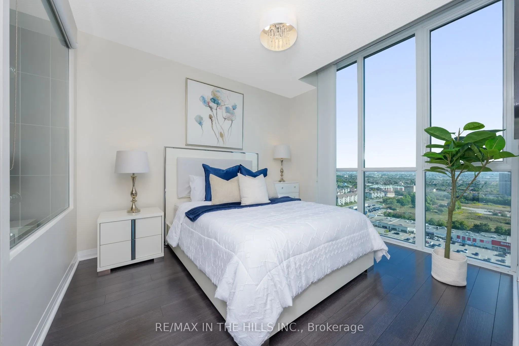 55 Eglinton Avenue W, #2007