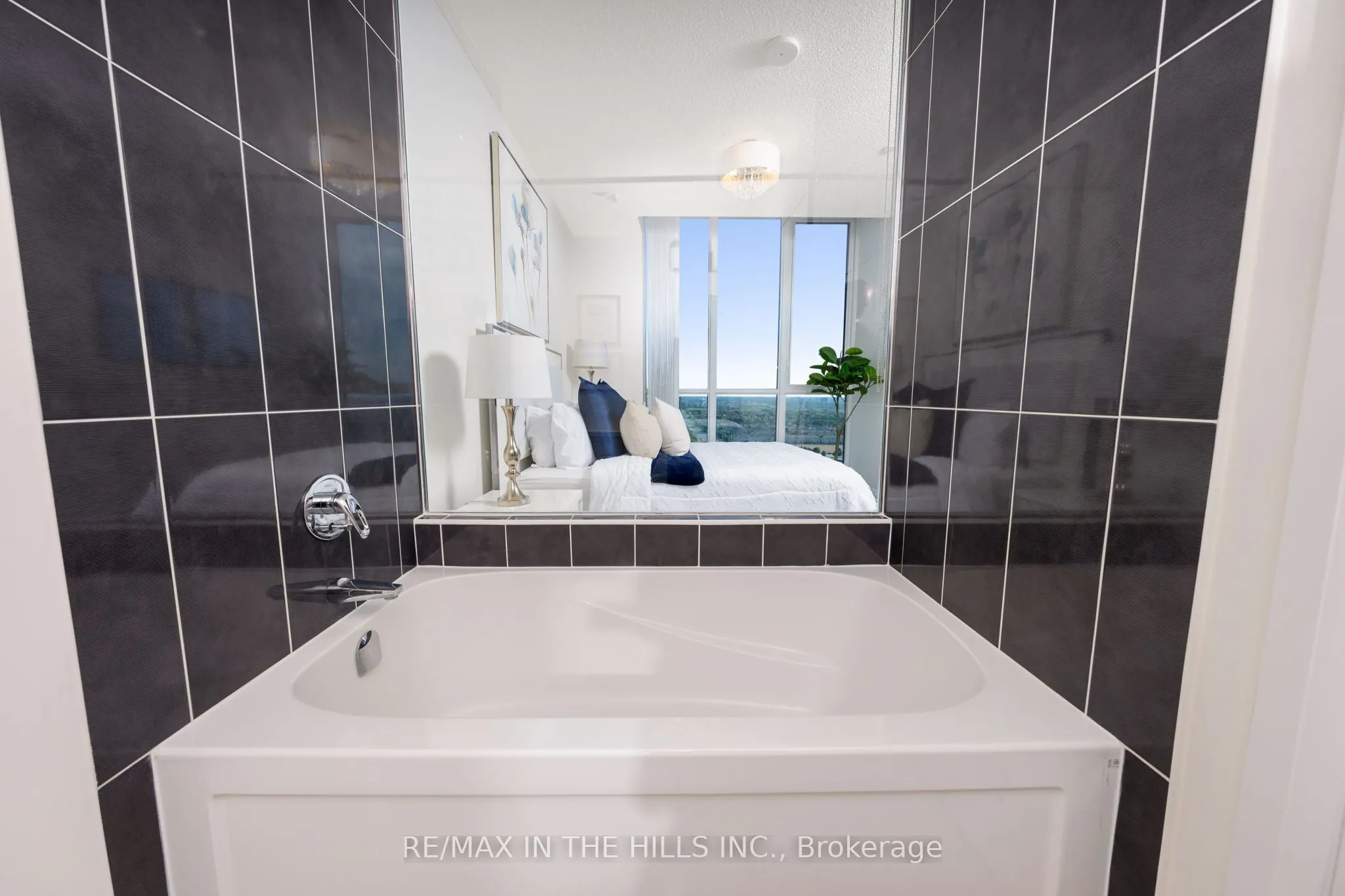 55 Eglinton Avenue W, #2007