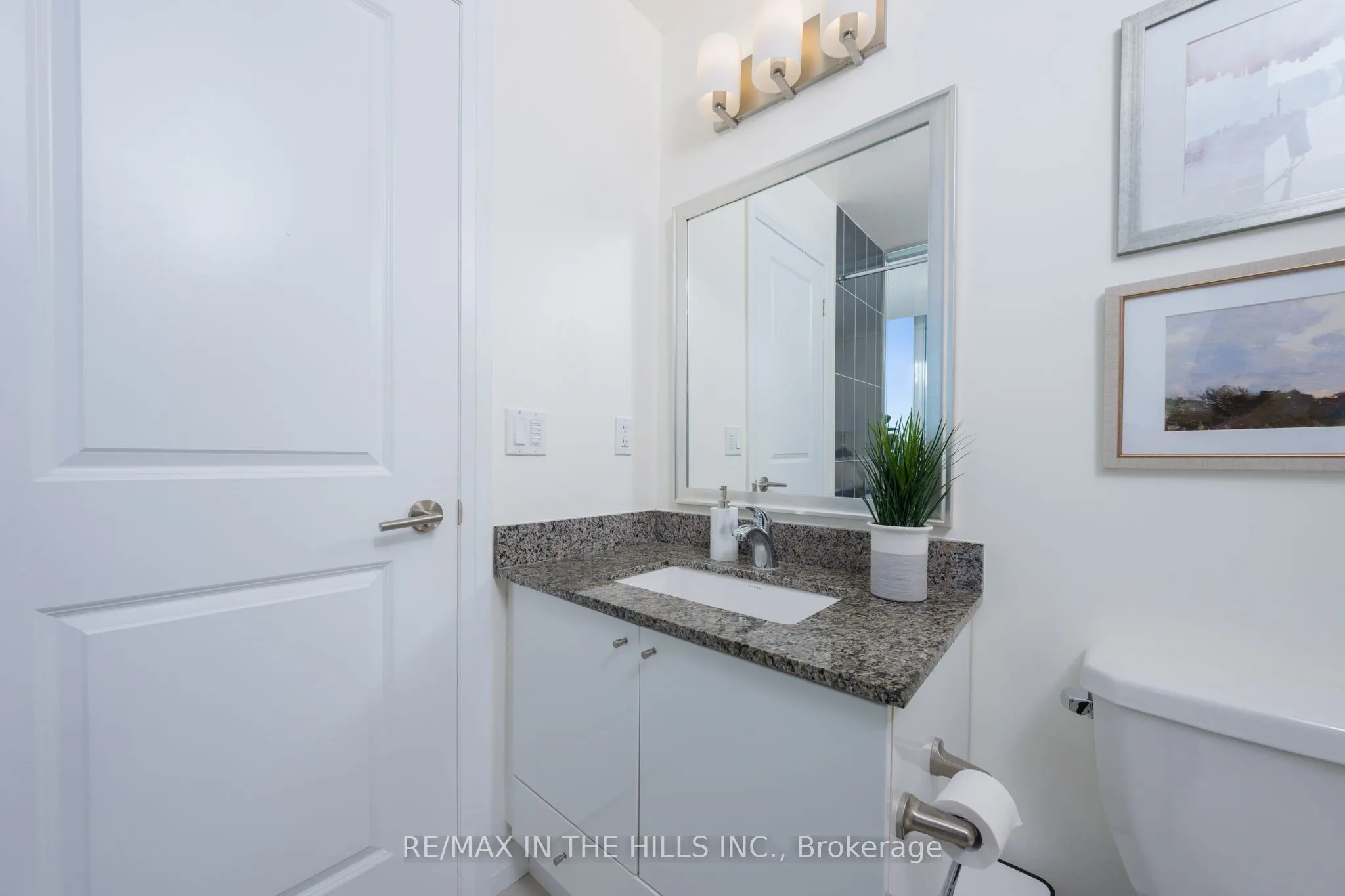 55 Eglinton Avenue W, #2007