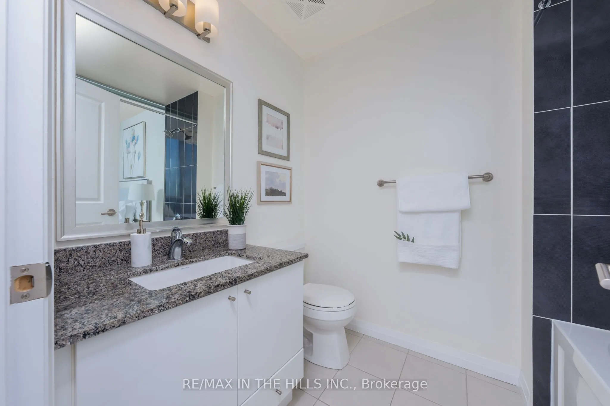 55 Eglinton Avenue W, #2007