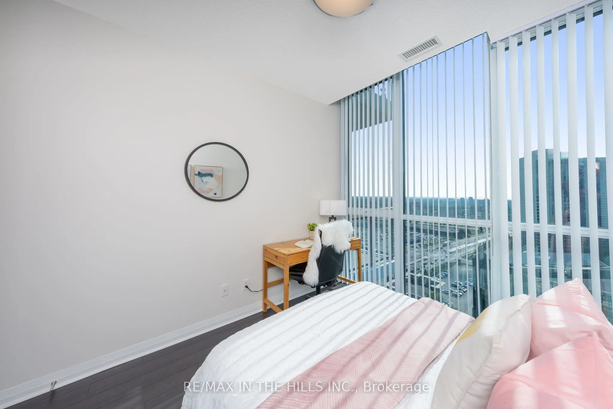 55 Eglinton Avenue W, #2007