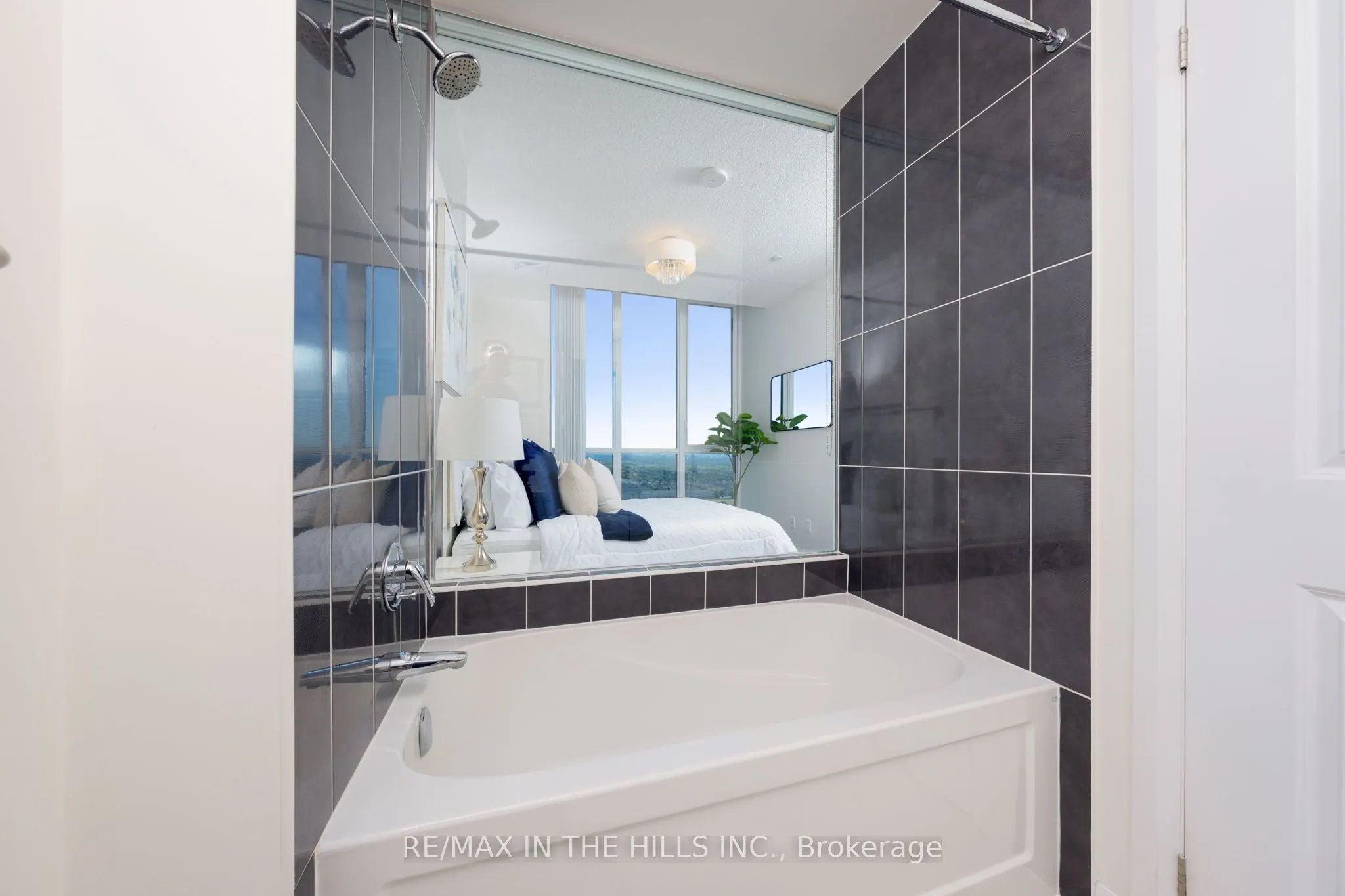 55 Eglinton Avenue W, #2007