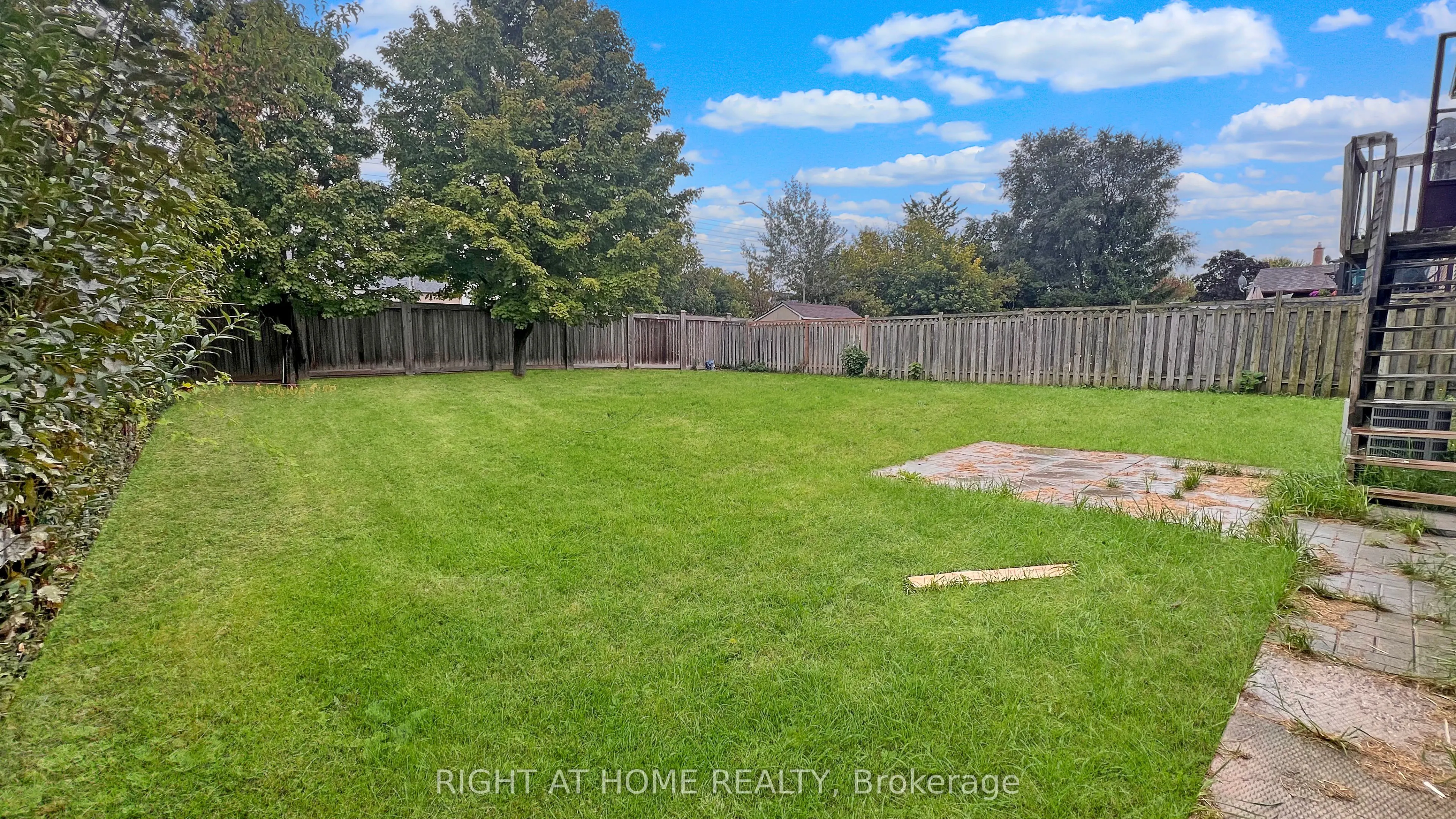 294 Randall Crescent