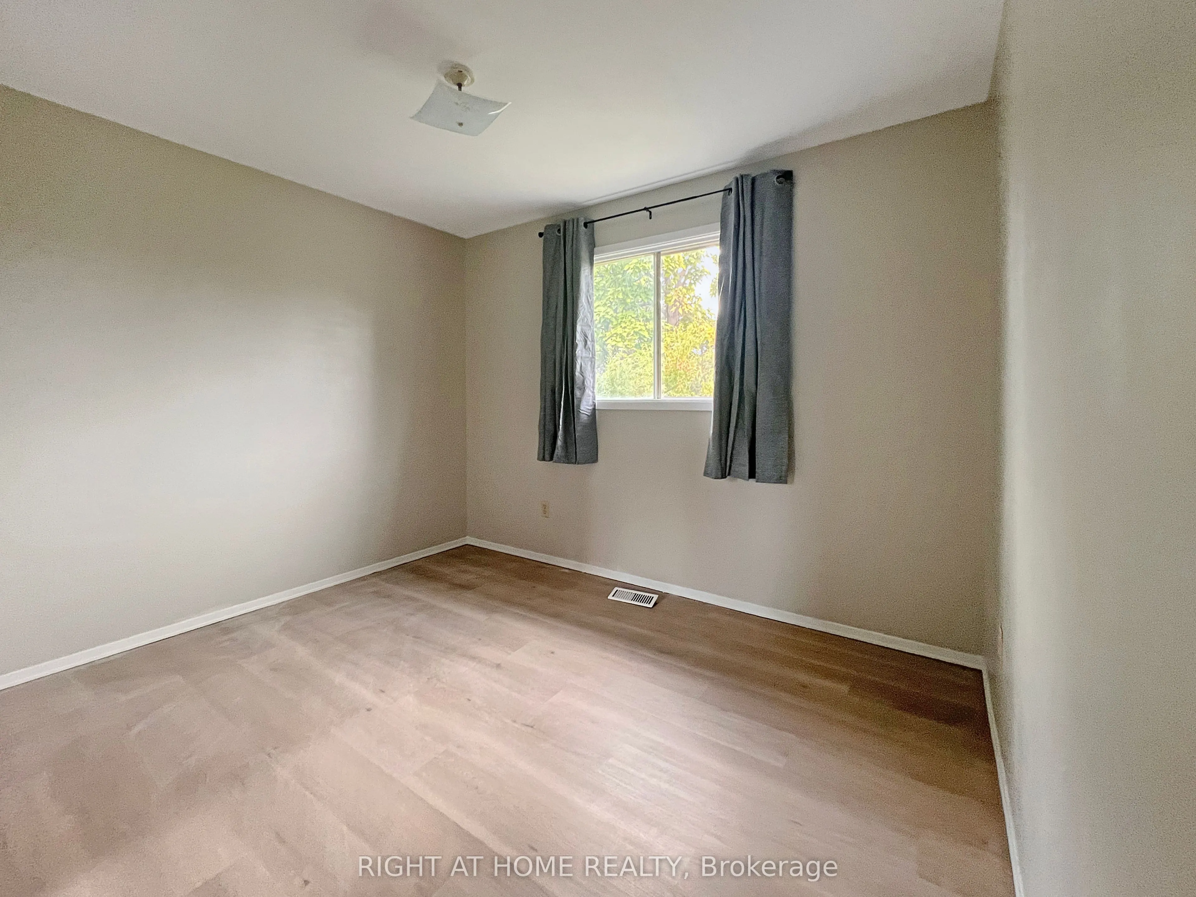 294 Randall Crescent