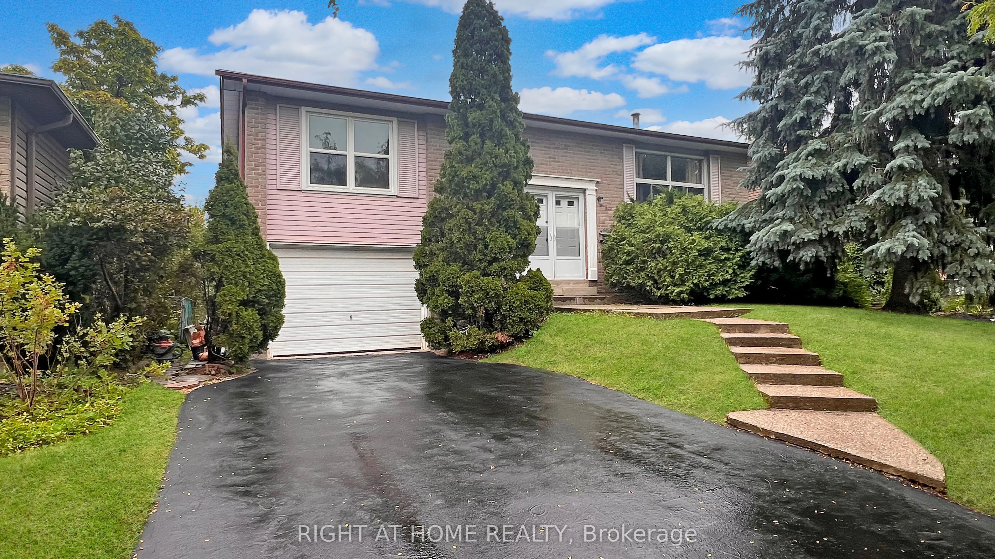 294 Randall Crescent
