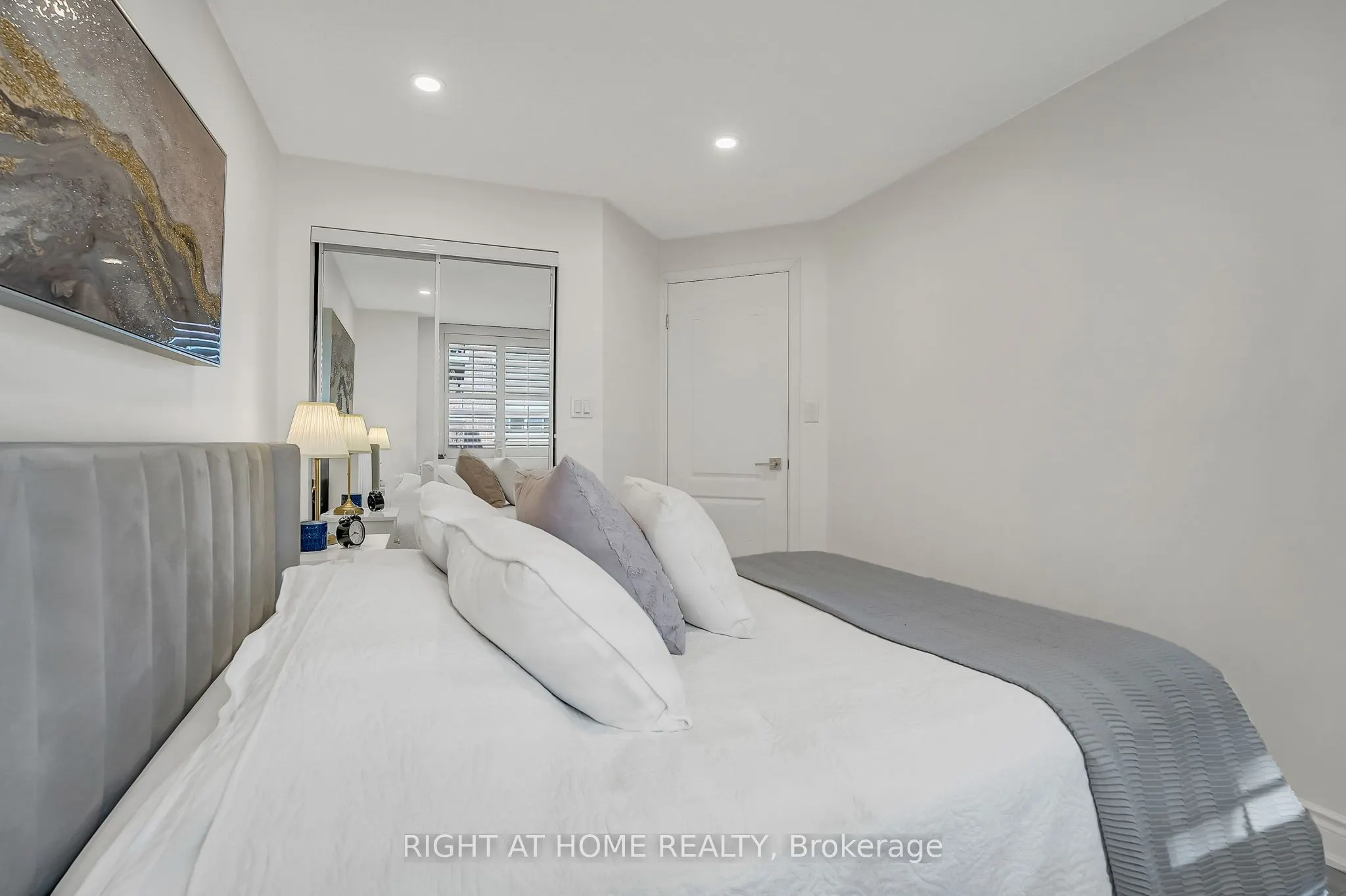 4198 Dundas Street W, #205