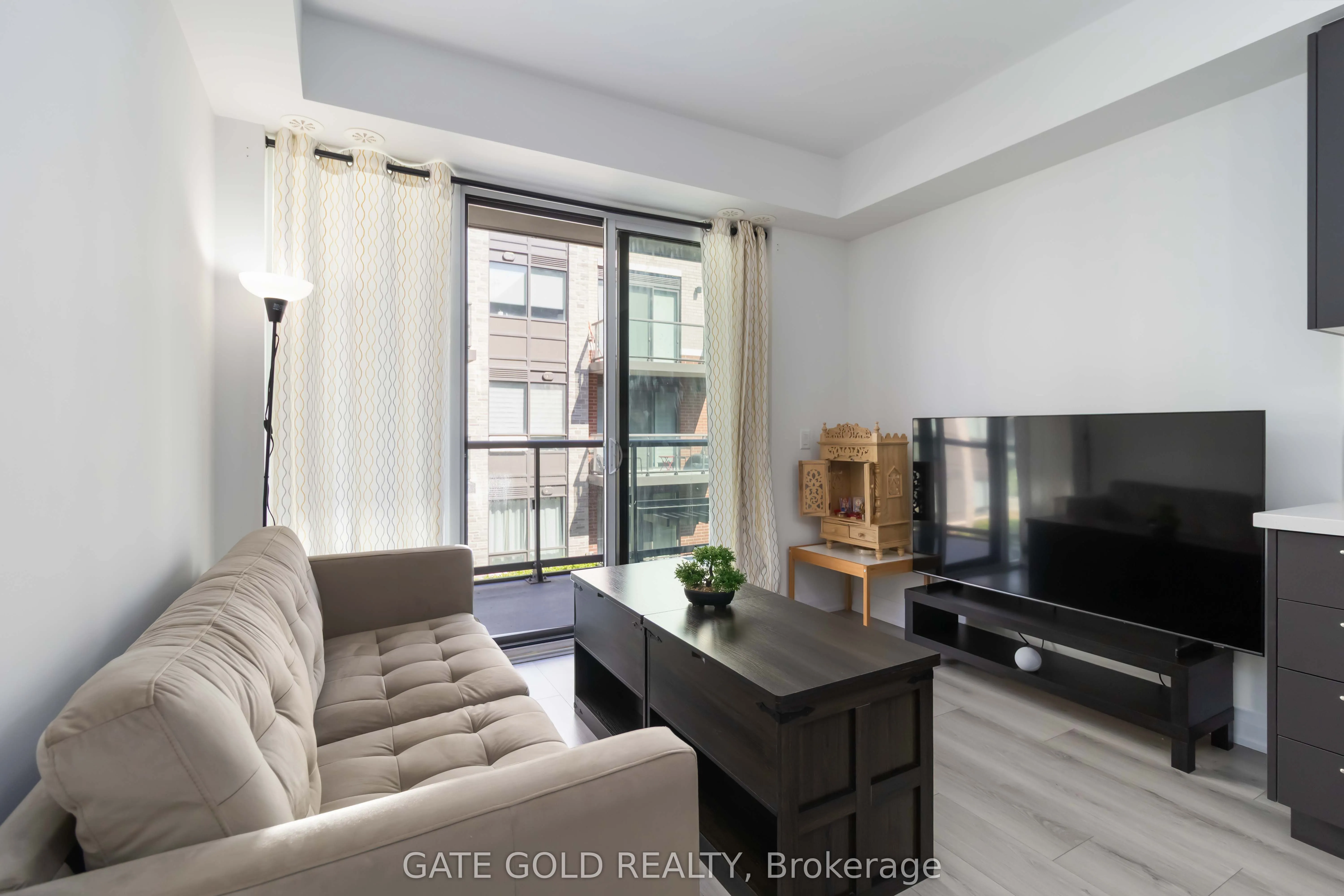 95 Attmar Drive, #206