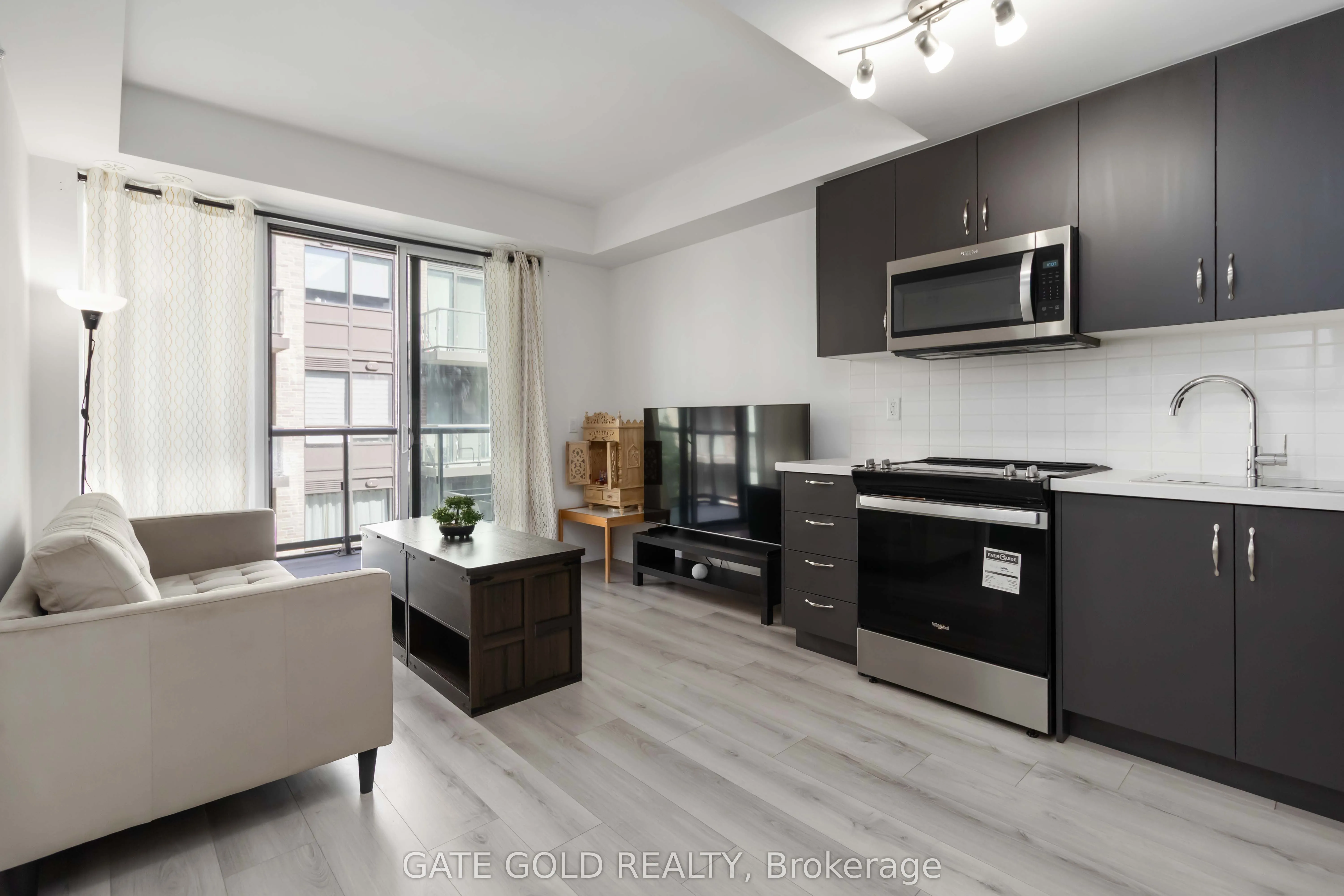 95 Attmar Drive, #206