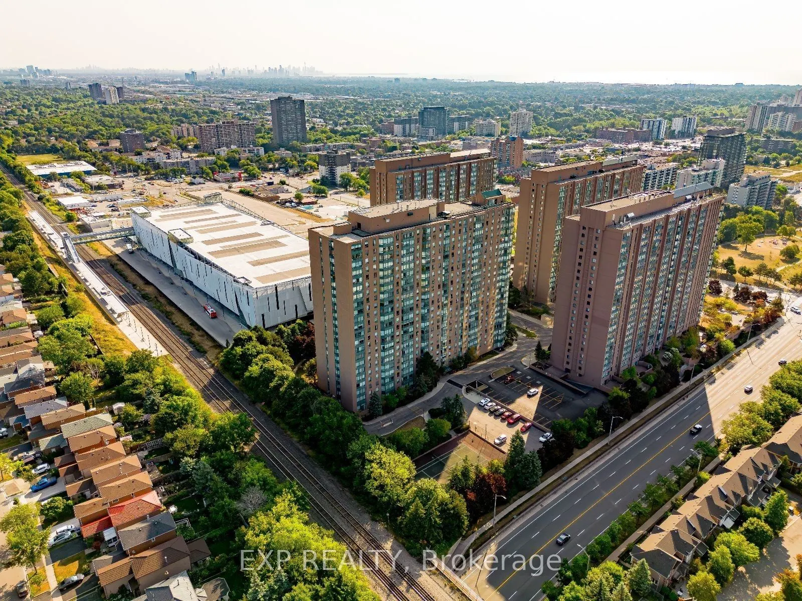 135 Hillcrest Avenue, #805