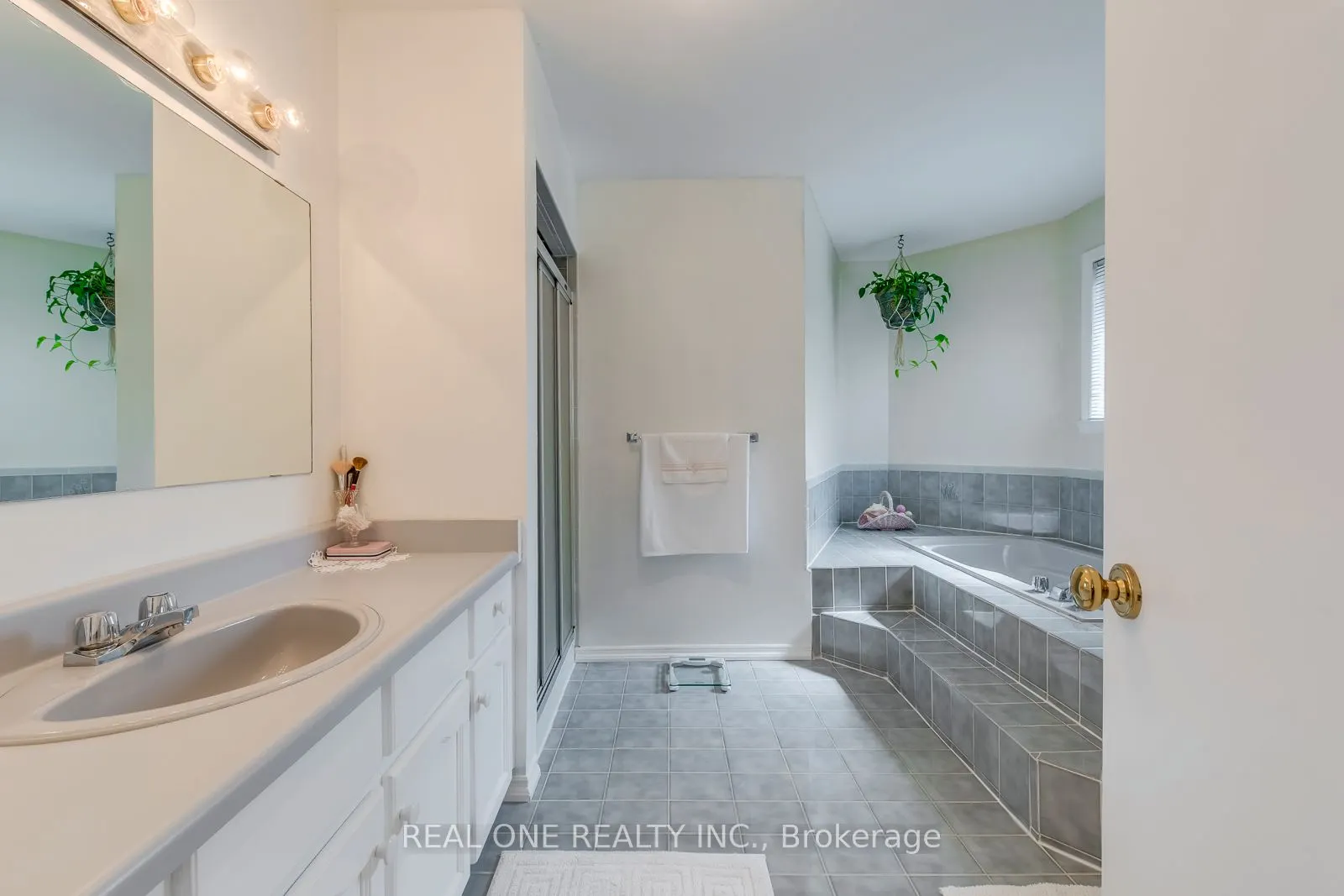 2082 Laurelwood Drive
