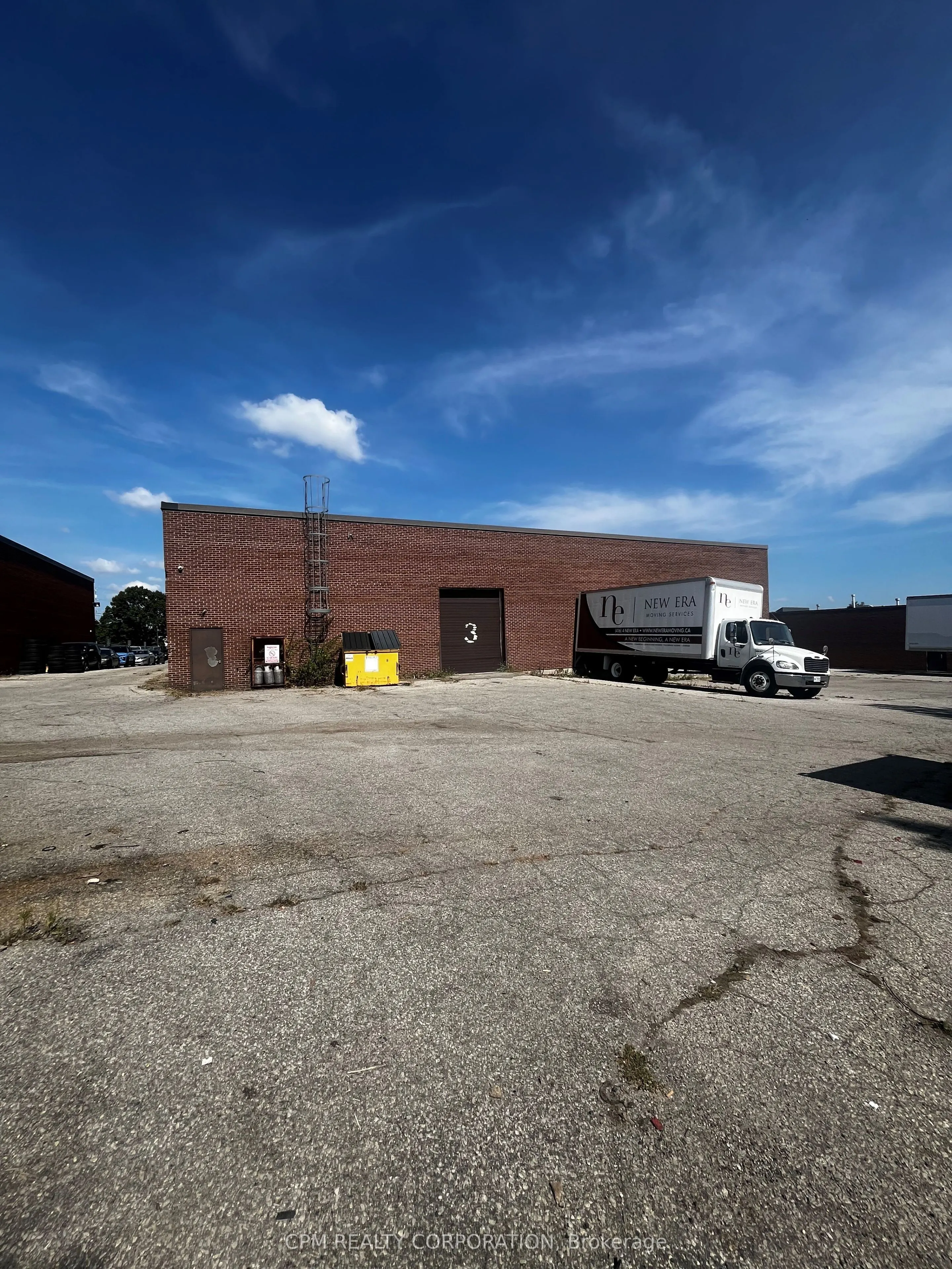 2525 Steeles Avenue W