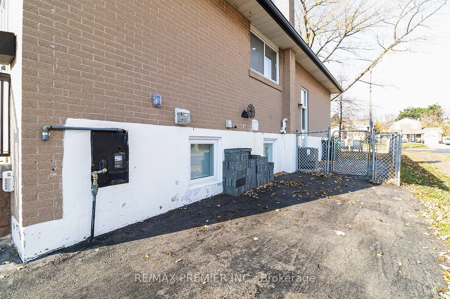 2461 Padstow Crescent