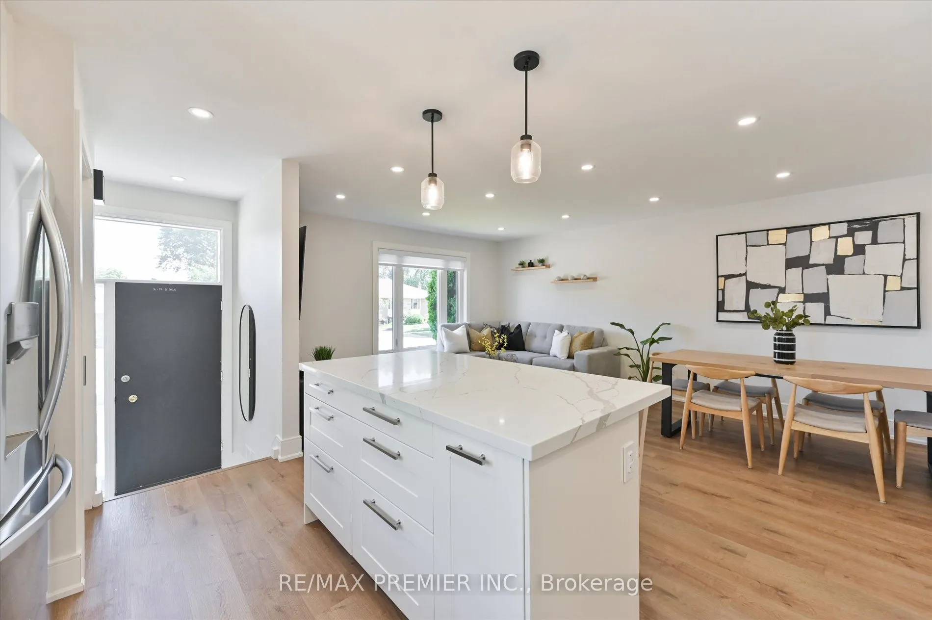 2461 Padstow Crescent