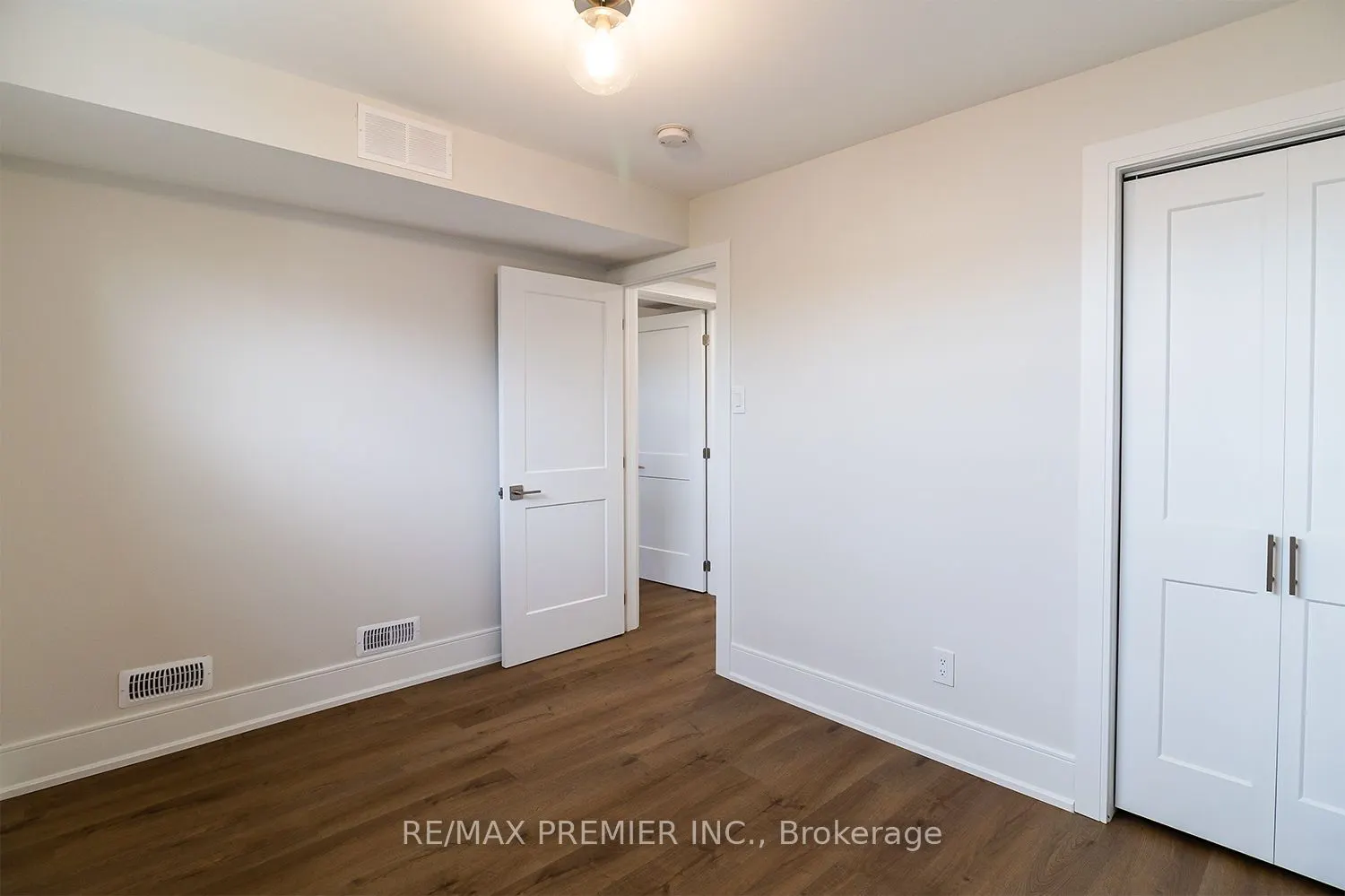 2461 Padstow Crescent