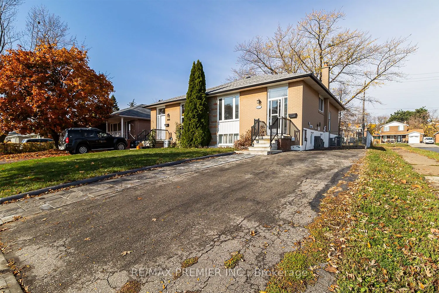 2461 Padstow Crescent