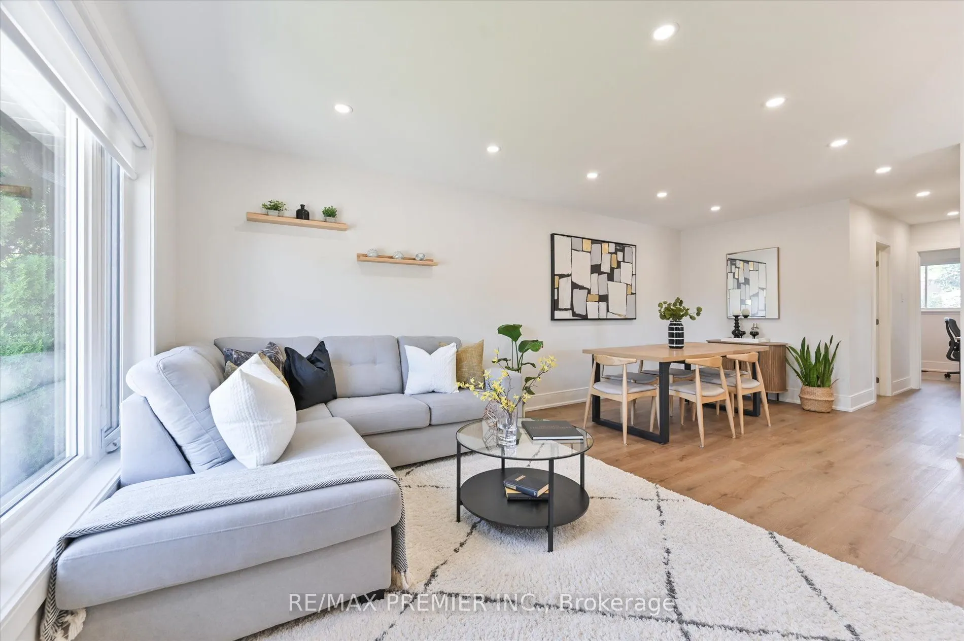 2461 Padstow Crescent