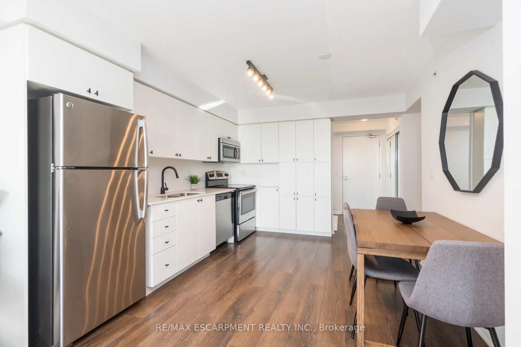 830 Lawrence Avenue, #441