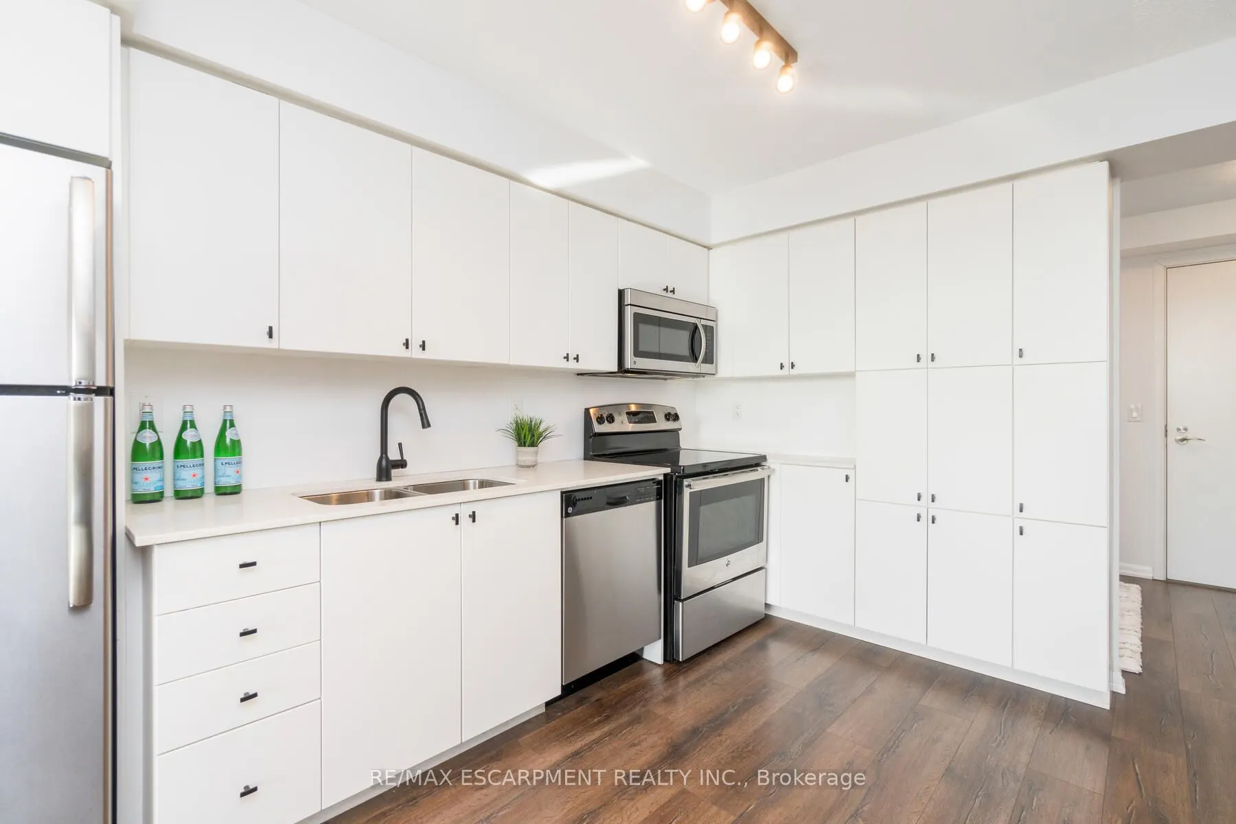 830 Lawrence Avenue, #441