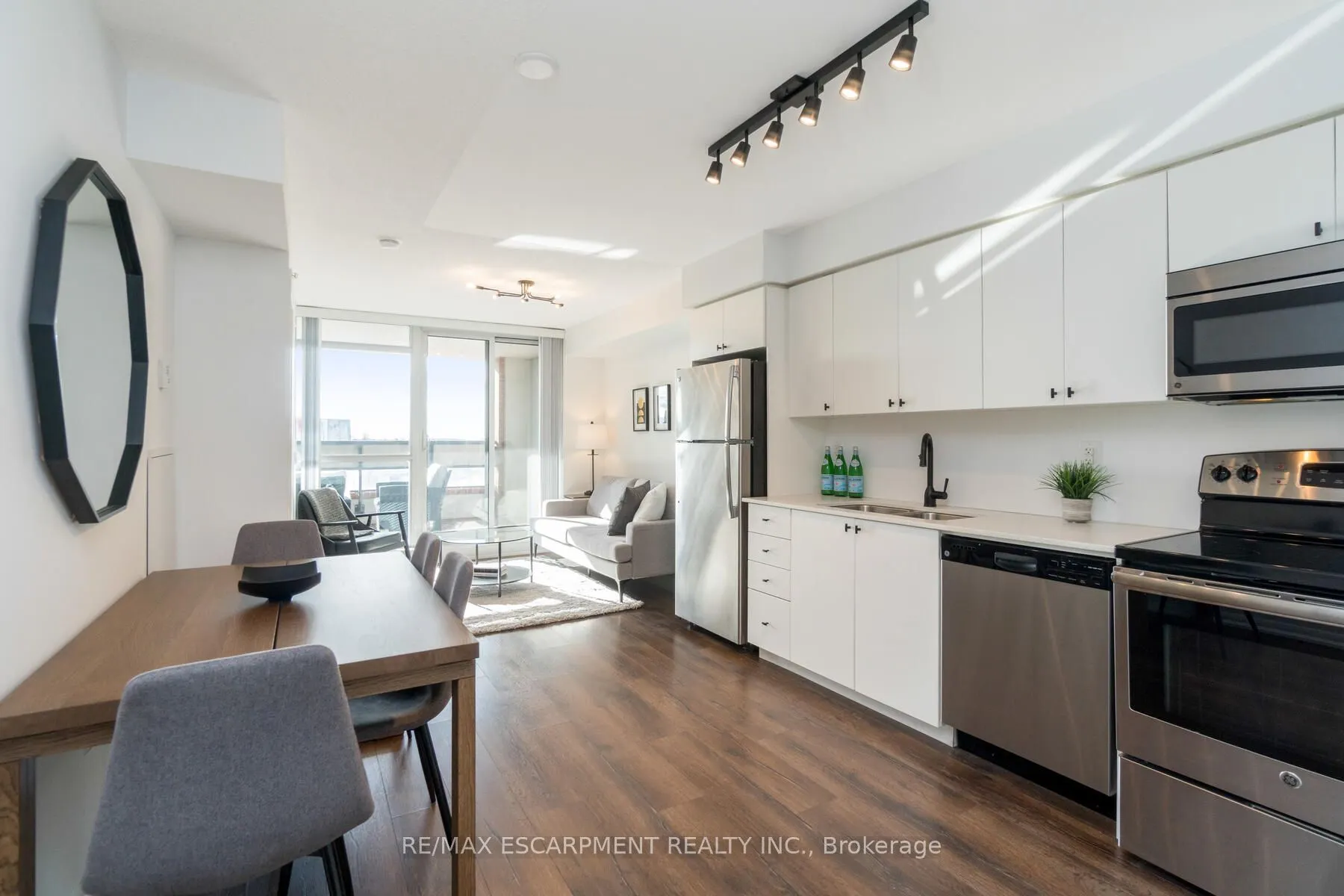 830 Lawrence Avenue, #441