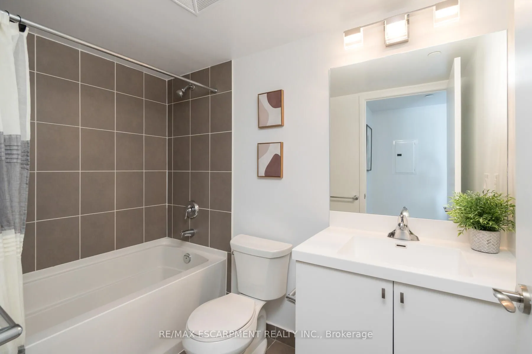 830 Lawrence Avenue, #441