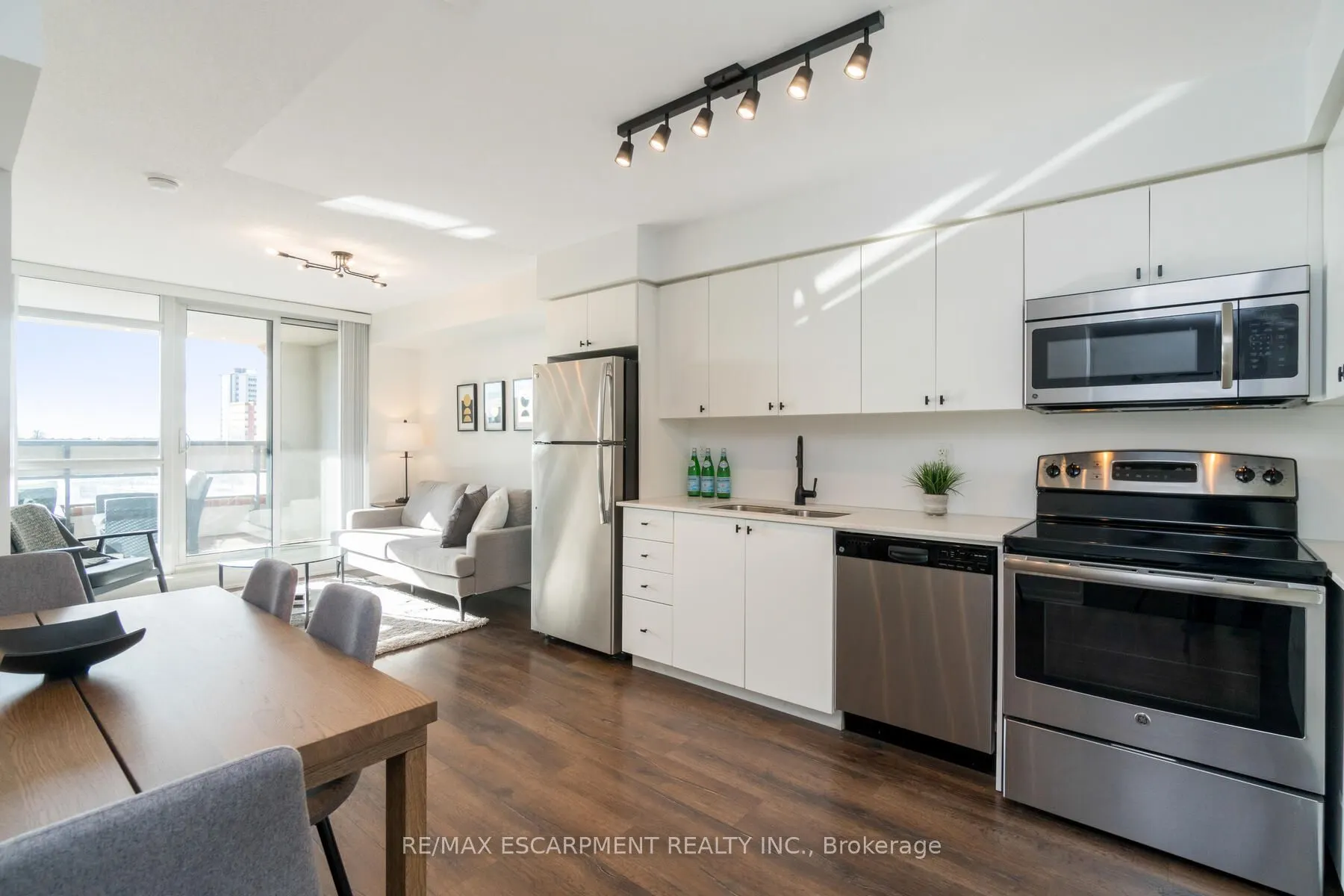 830 Lawrence Avenue, #441