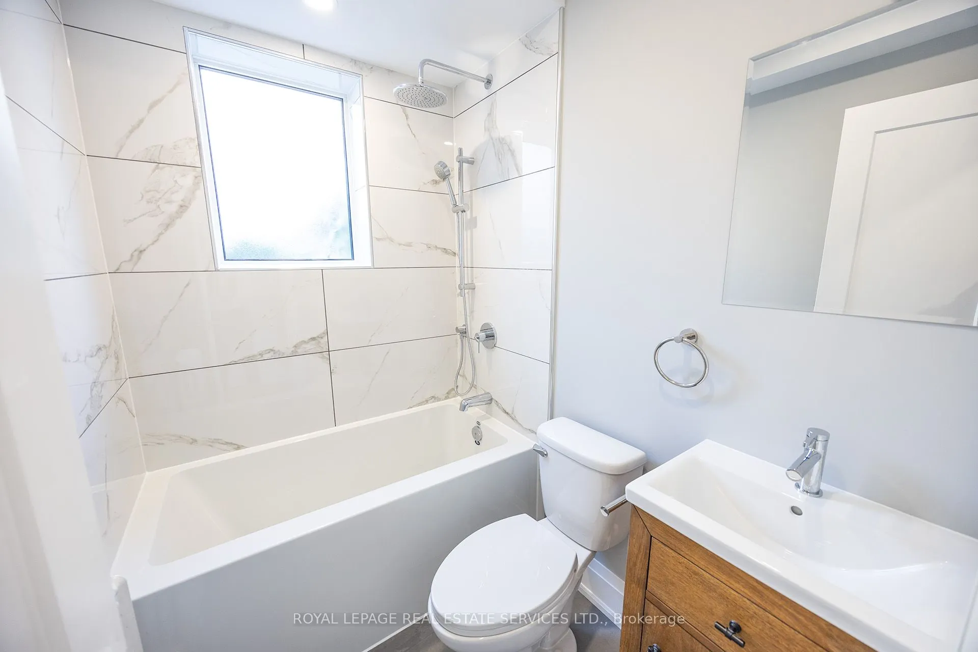 320 Lakeshore Road, #2