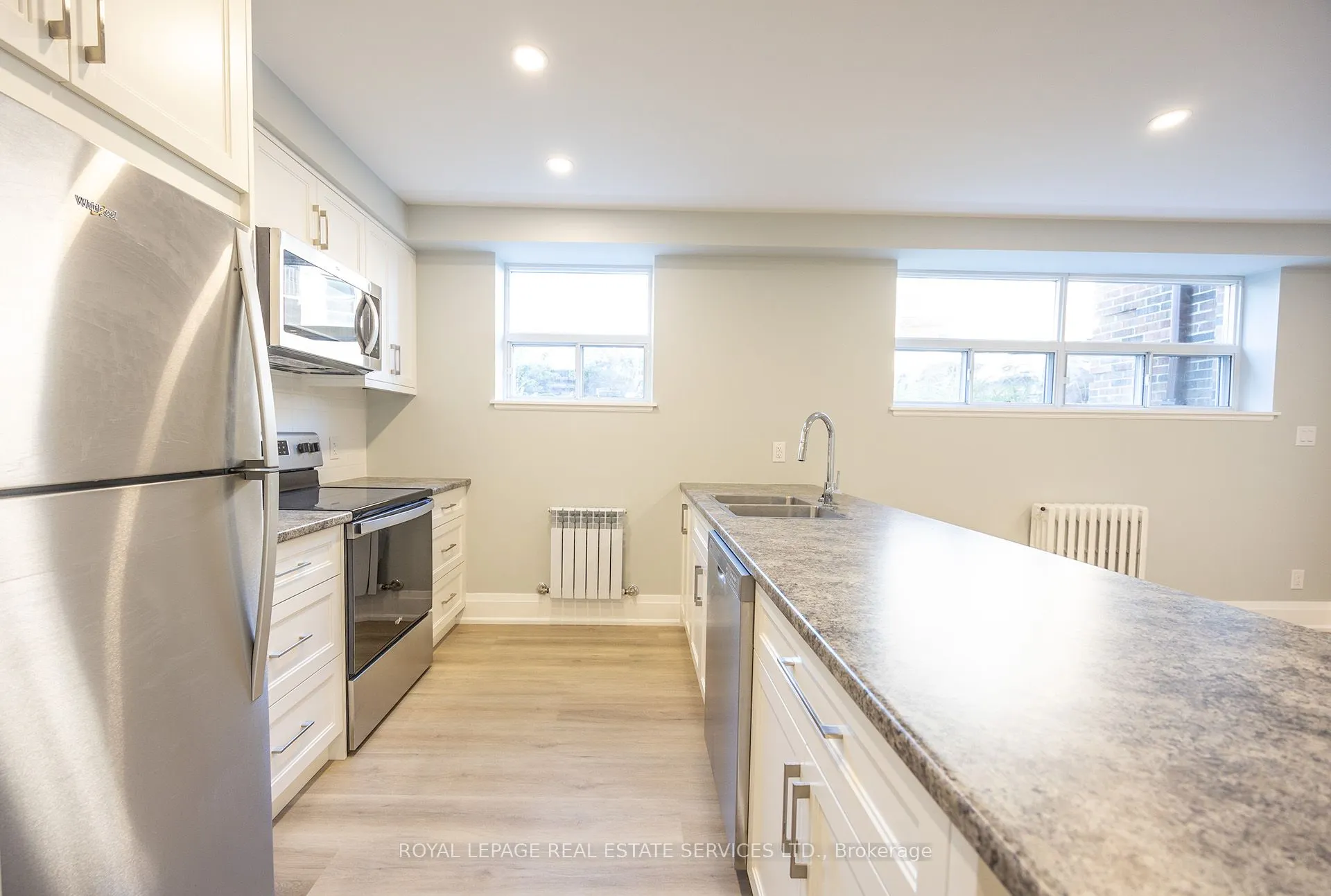 320 Lakeshore Road, #2