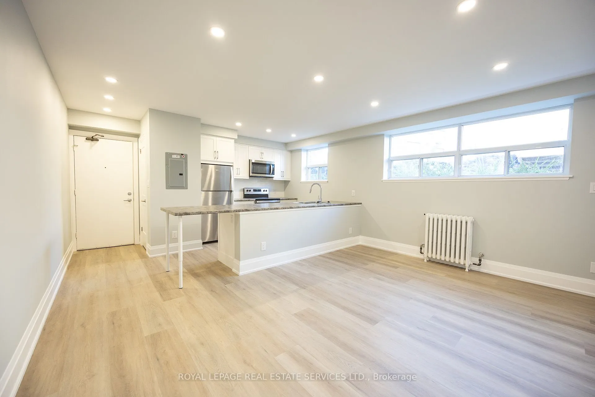320 Lakeshore Road, #2