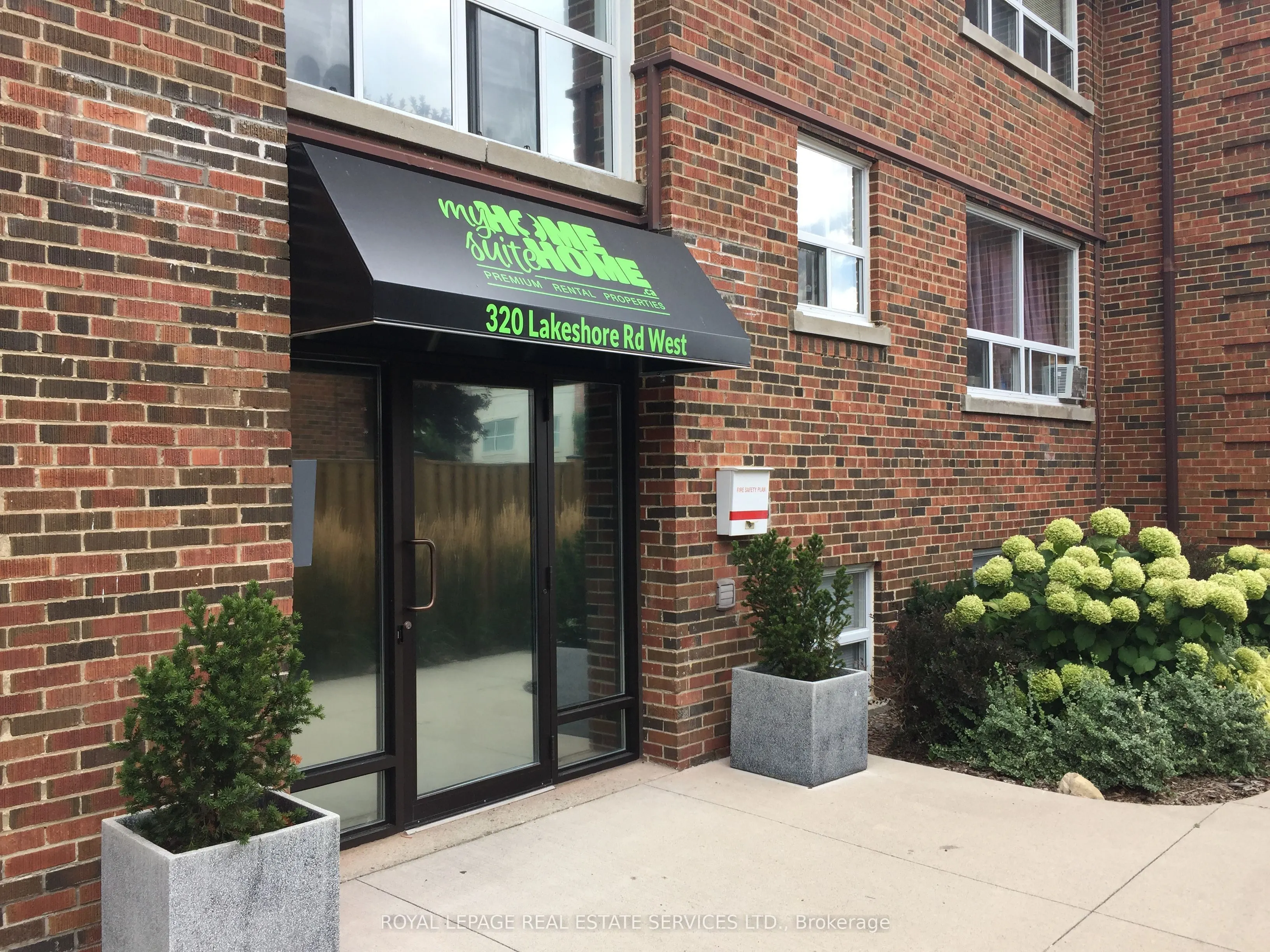 320 Lakeshore Road, #2
