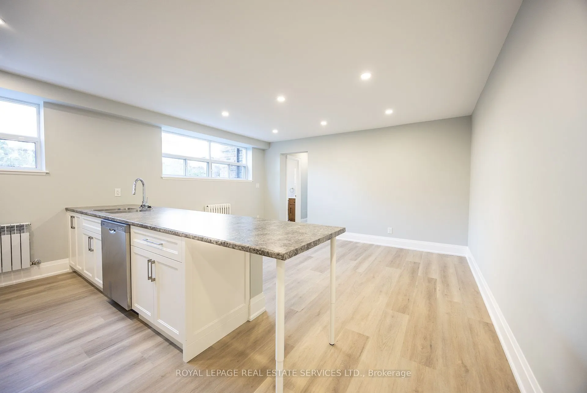 320 Lakeshore Road, #2