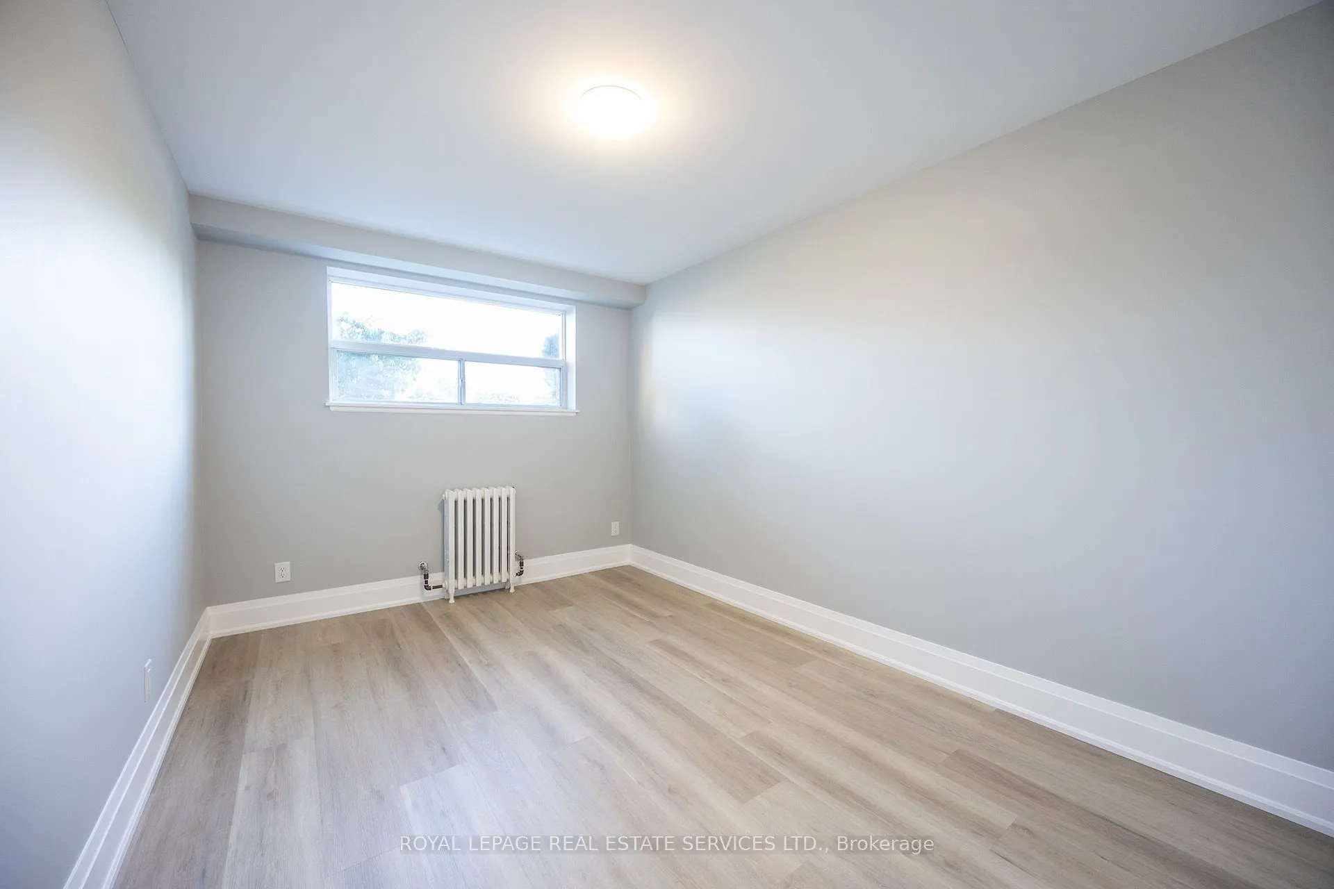 320 Lakeshore Road, #2